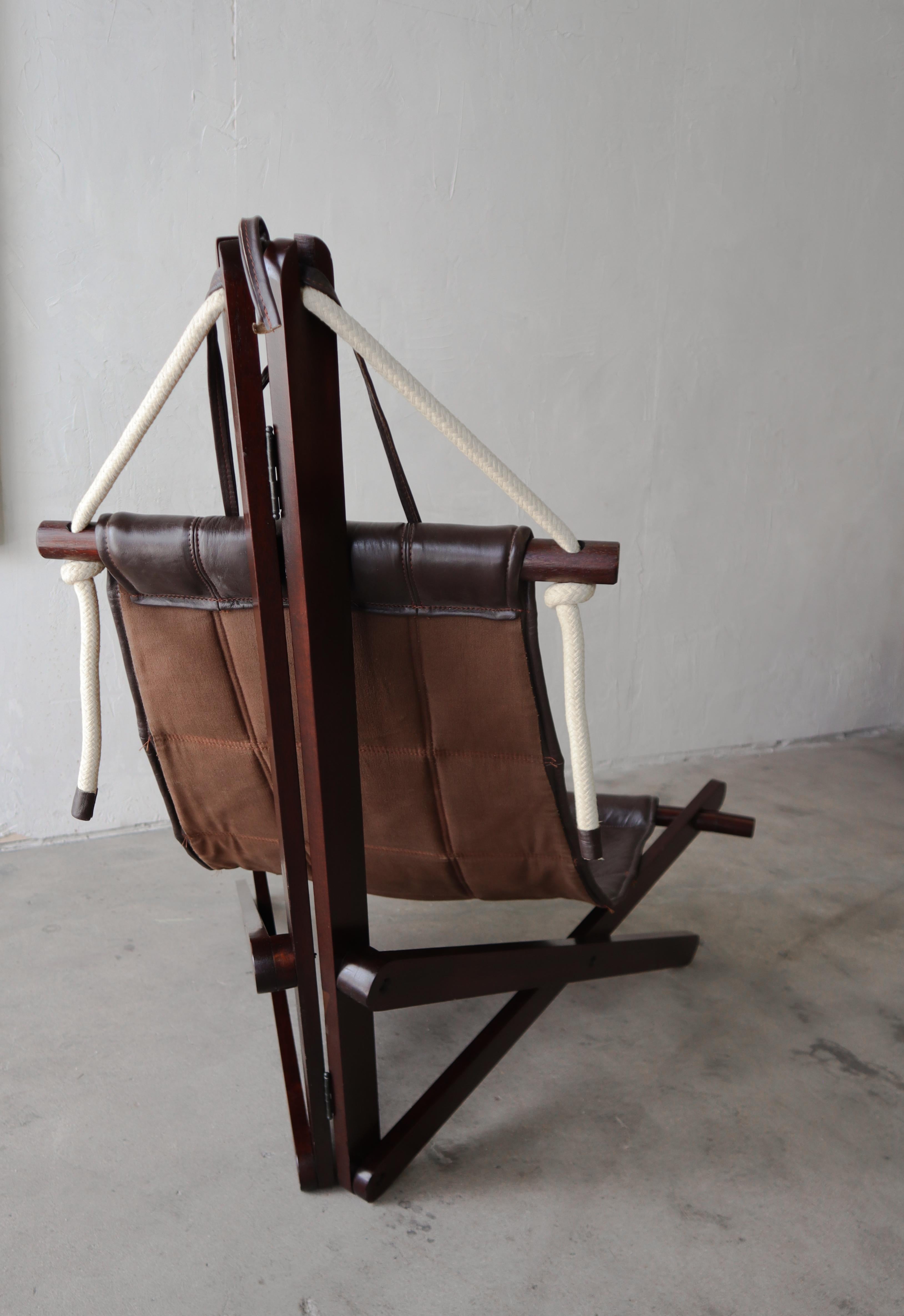 Rare fauteuil et pouf en cuir de Dominic Michaelis en vente 1