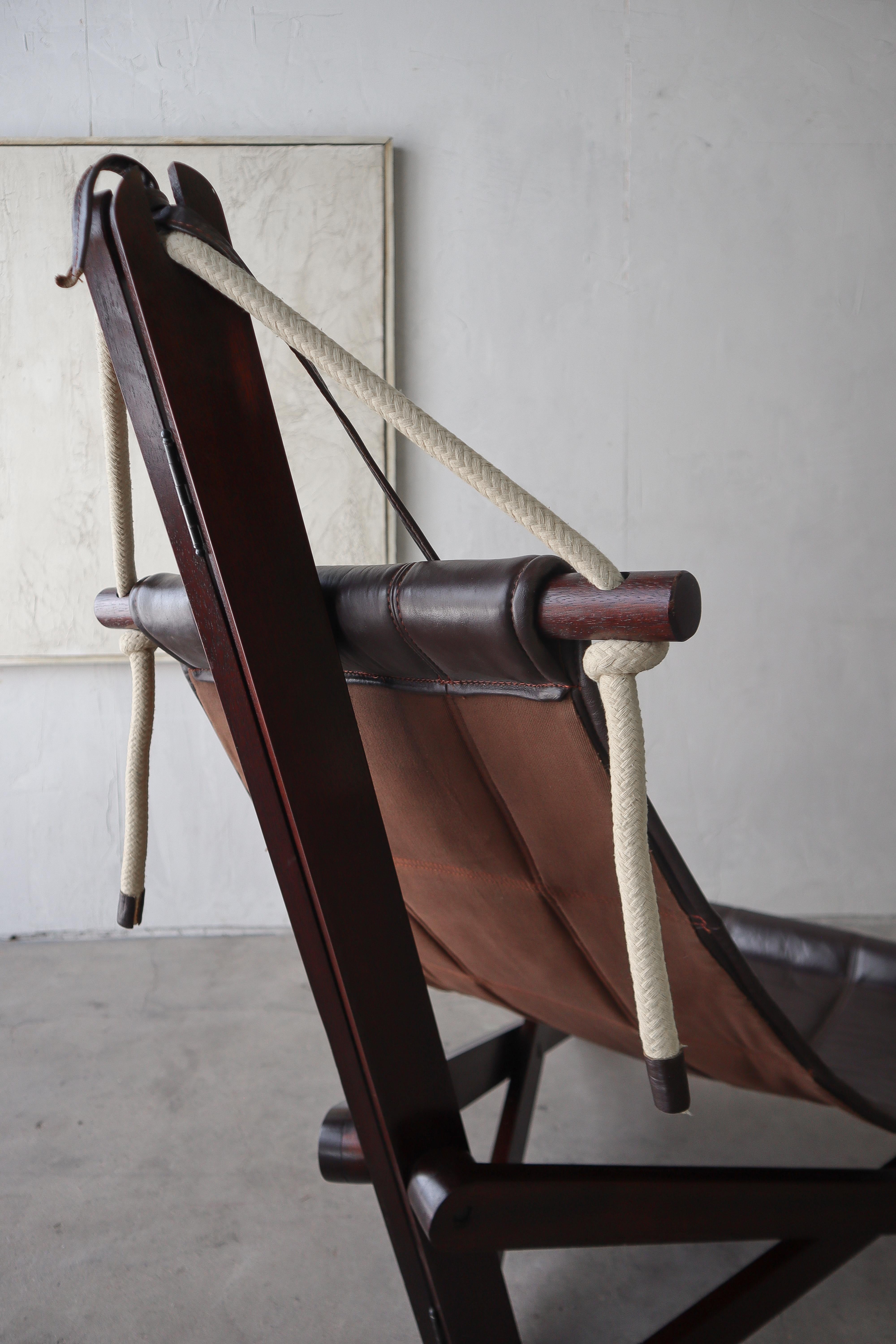 Rare fauteuil et pouf en cuir de Dominic Michaelis en vente 2