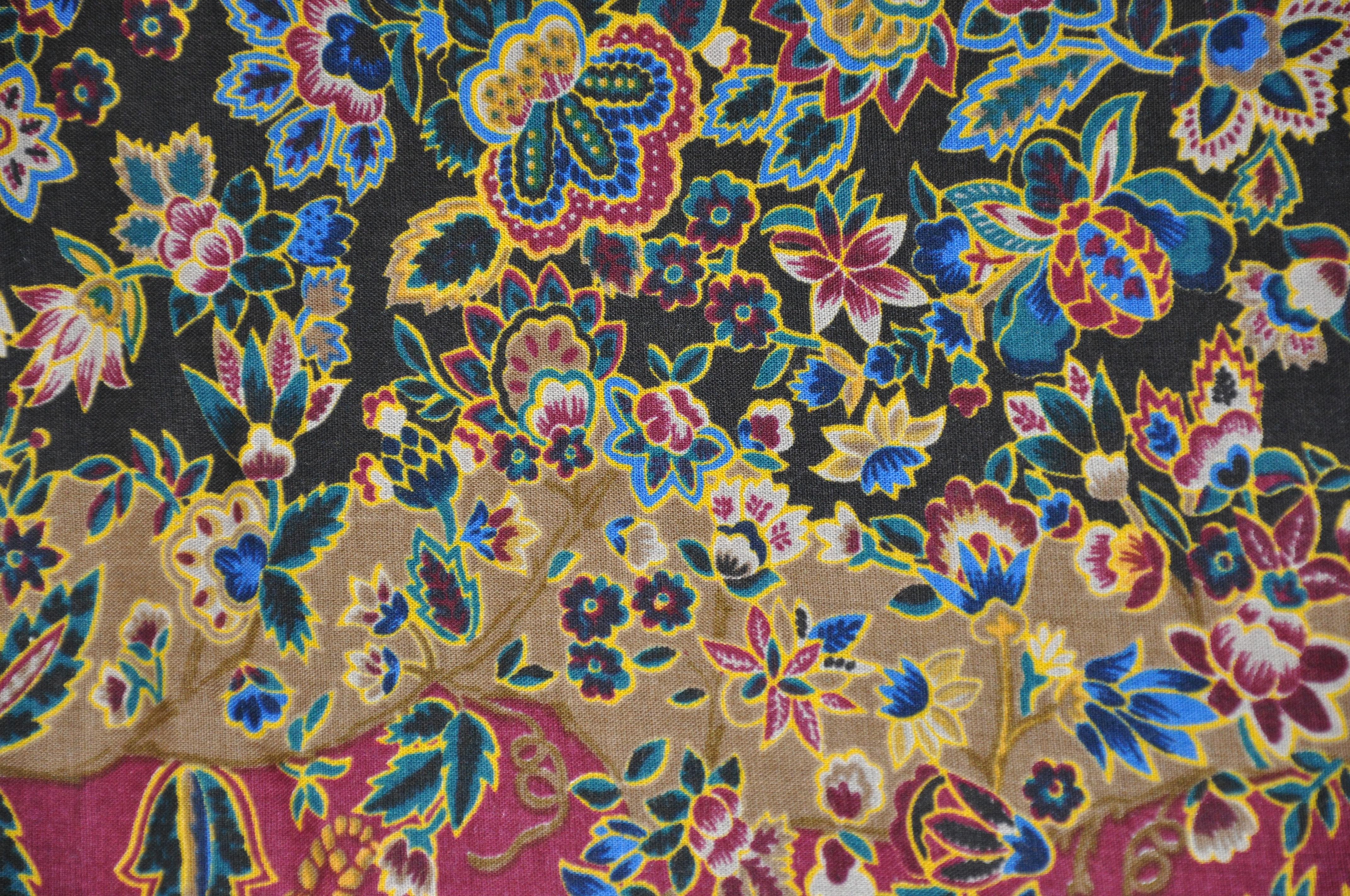 Marron Donny Brook - Écharpe rare « Autumn Floral with Burgundy » (Fleur floral avec bourgogne) en vente