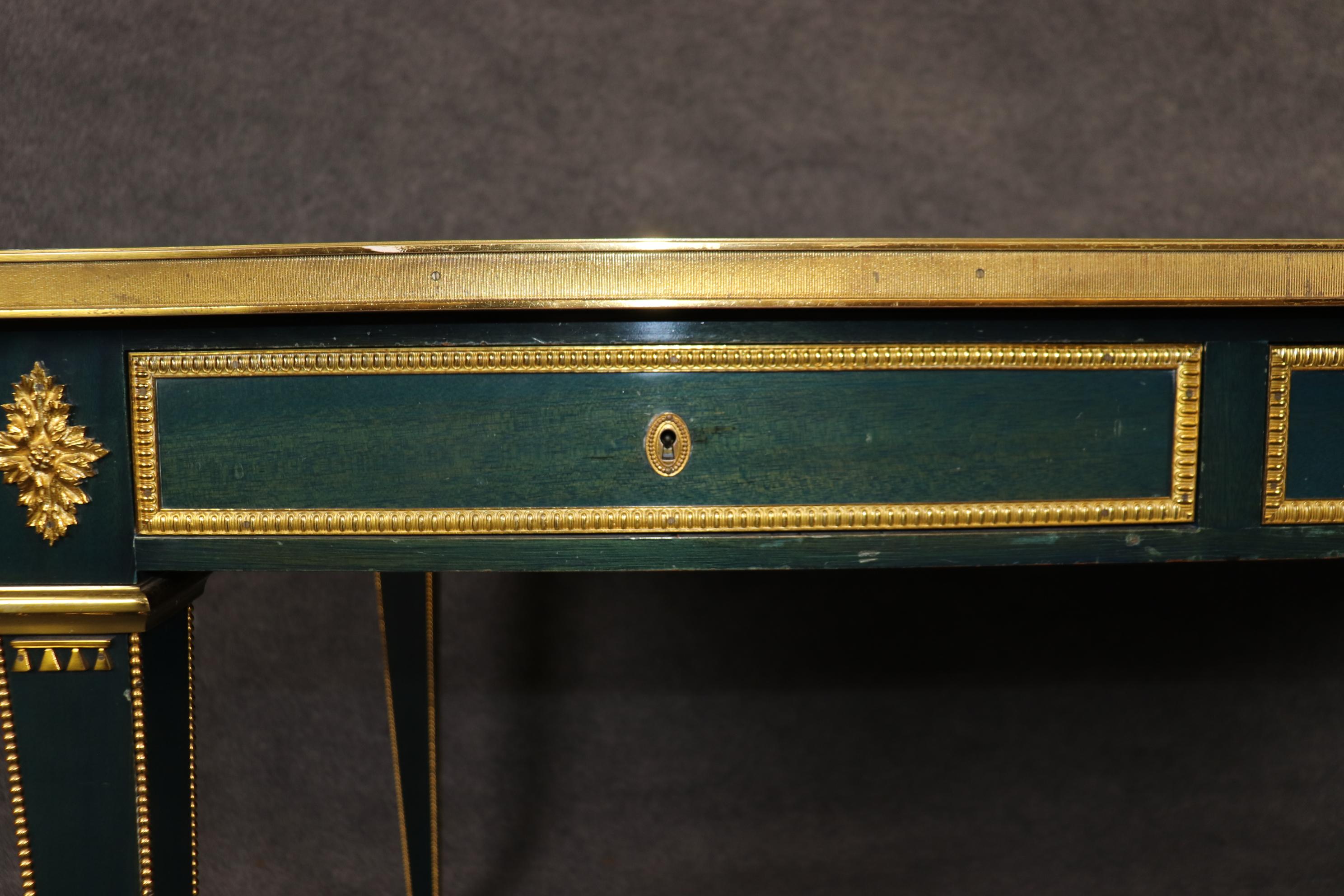 Bureau Plat de la Maison Jansen en cuir bleu-vert monté sur bronze 5