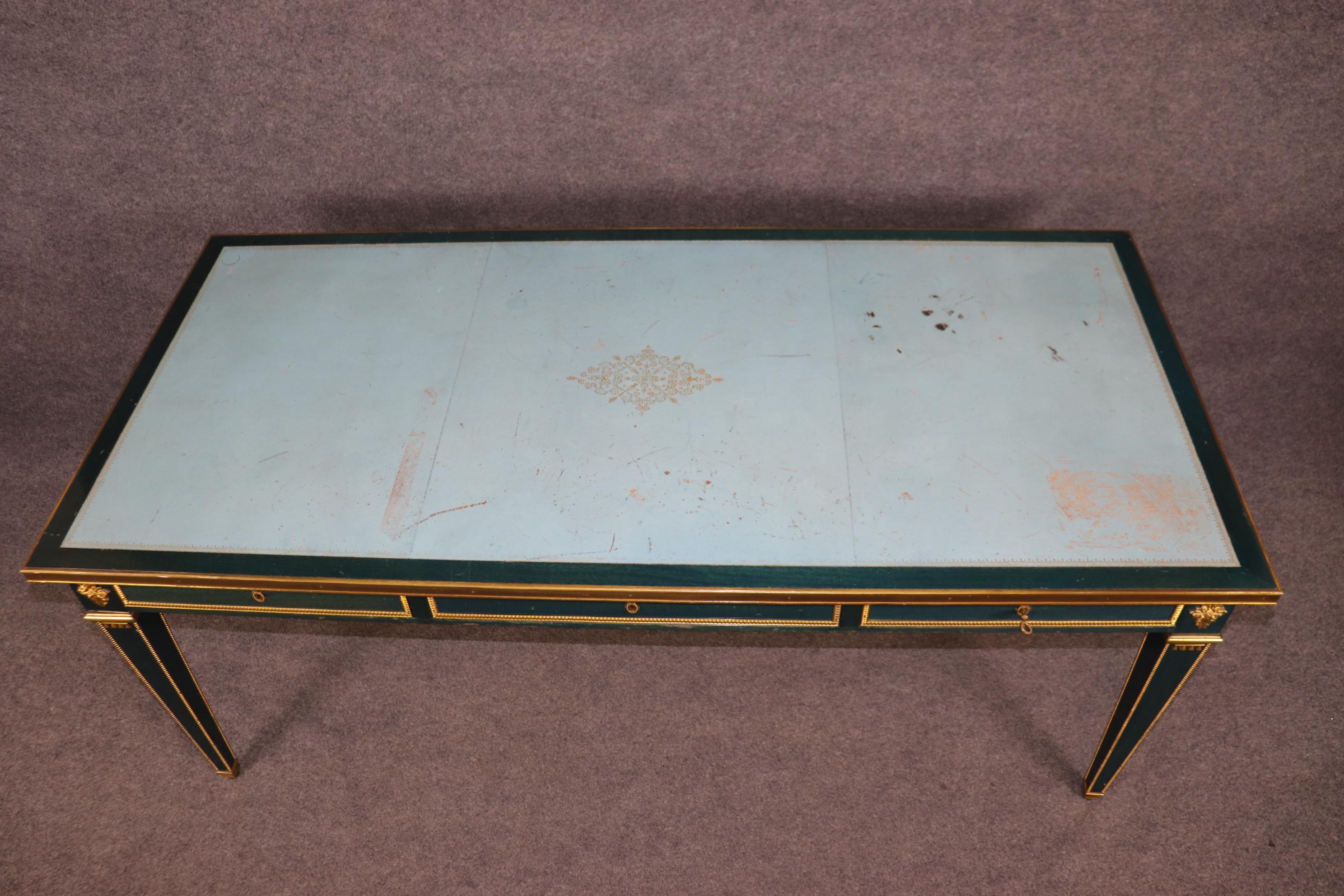 Milieu du XXe siècle Bureau Plat de la Maison Jansen en cuir bleu-vert monté sur bronze