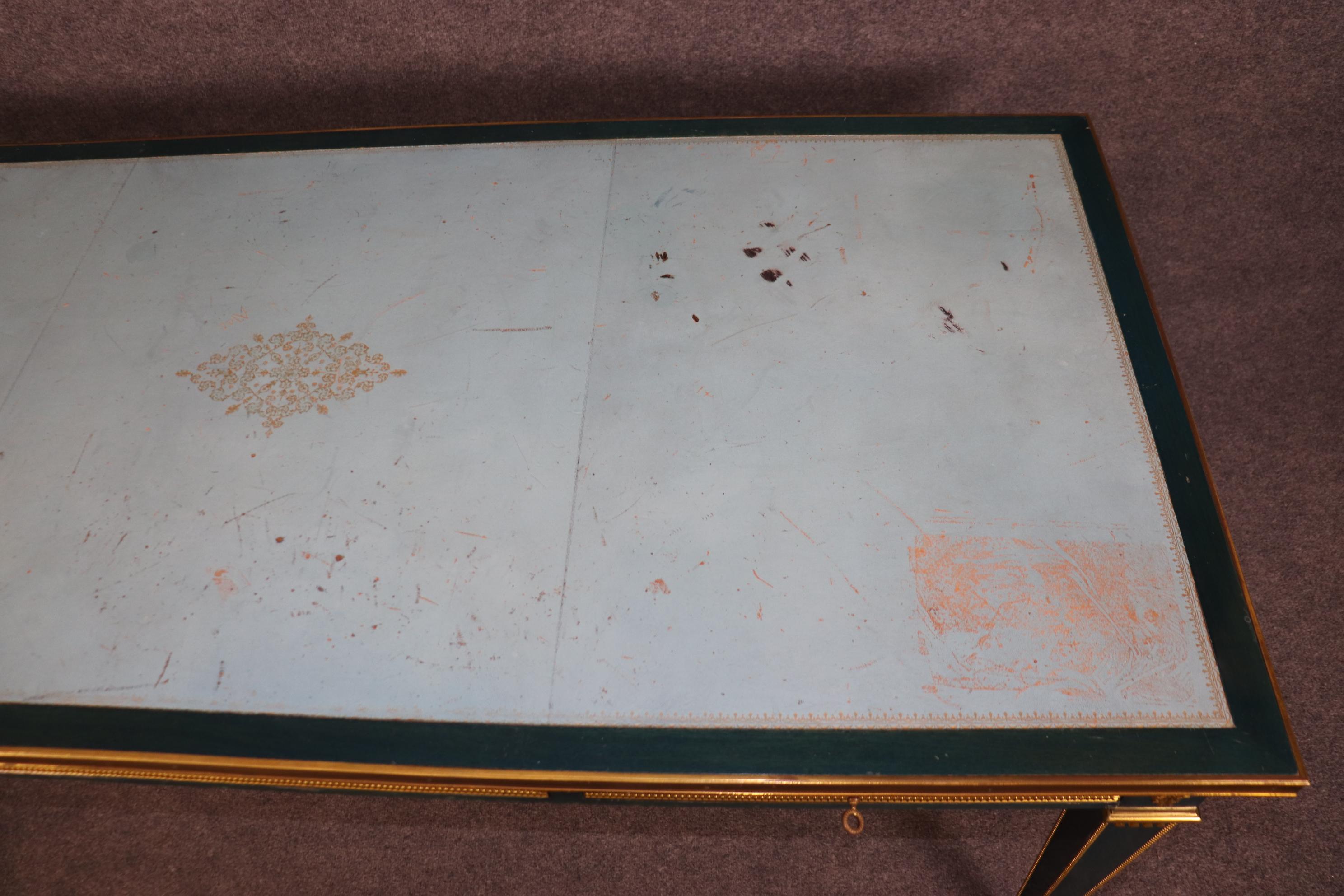 Bureau Plat de la Maison Jansen en cuir bleu-vert monté sur bronze 1