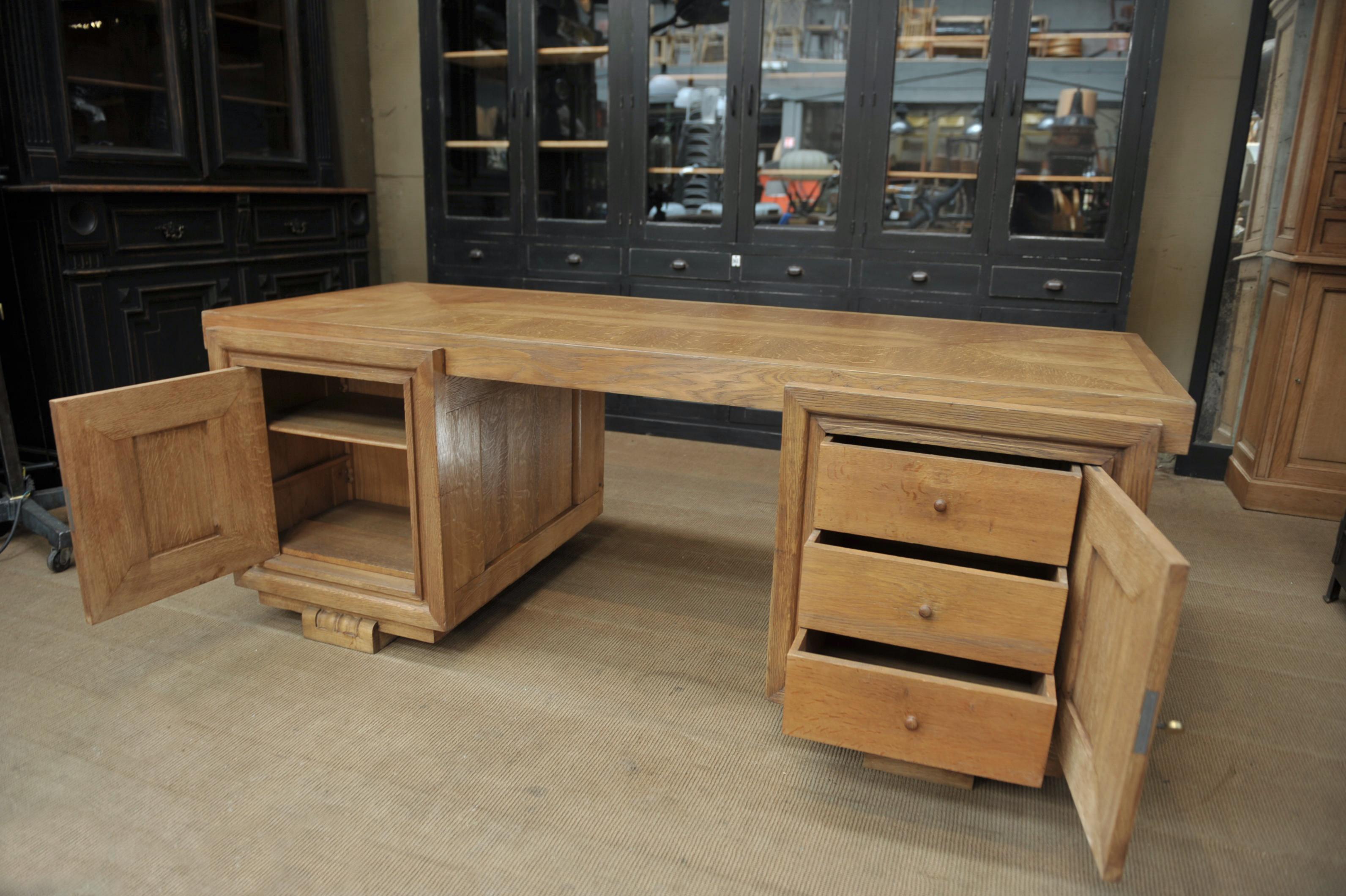 Rare Double Side Desk in Oak by Charles Dudouyt, circa 1940 In Good Condition For Sale In Roubaix, FR
