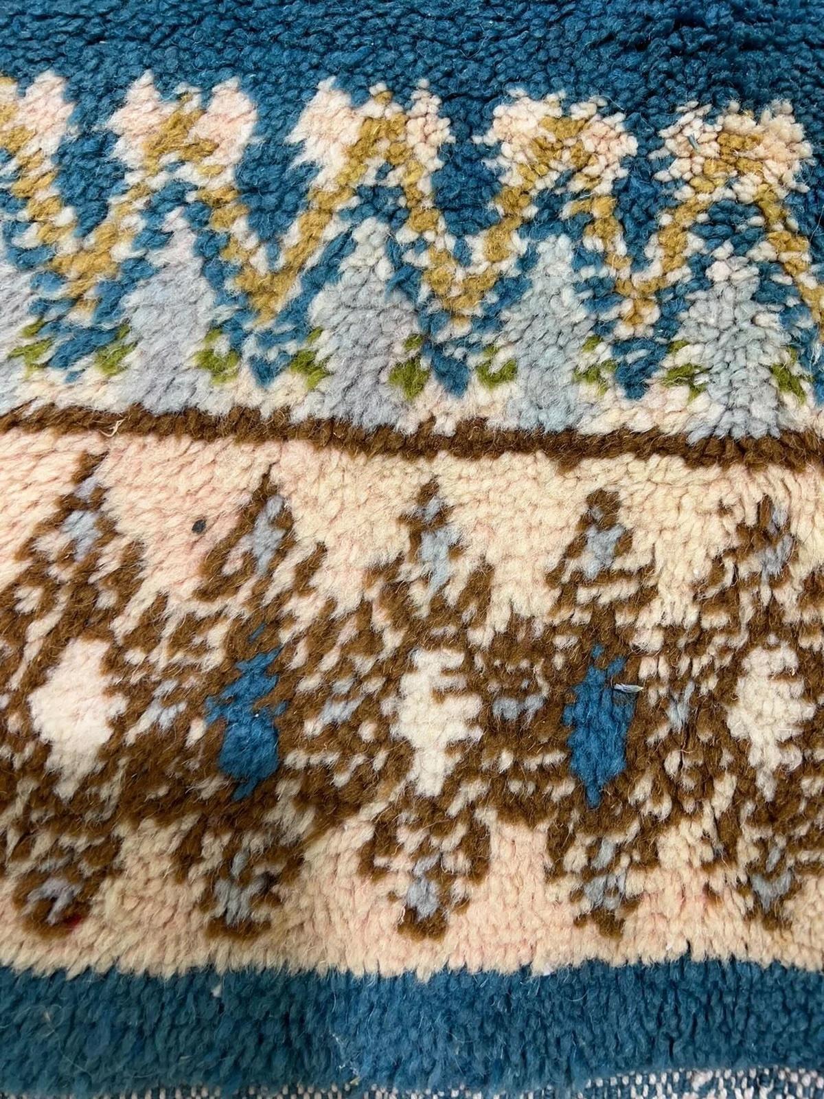 Seltener doppelseitiger marokkanischer Stammesteppich in Rot und Blau Rabat im Angebot 4