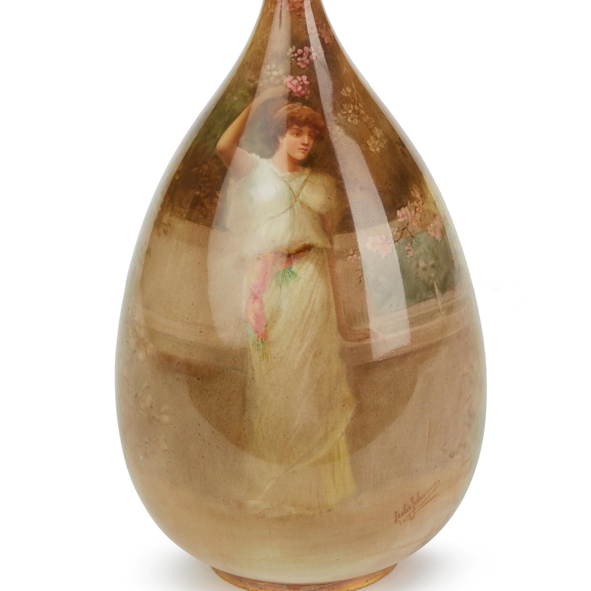 Mouvement esthétique Rare vase d'exposition Doulton Burslem Luscian Ware peint à la main:: vers 1893 en vente