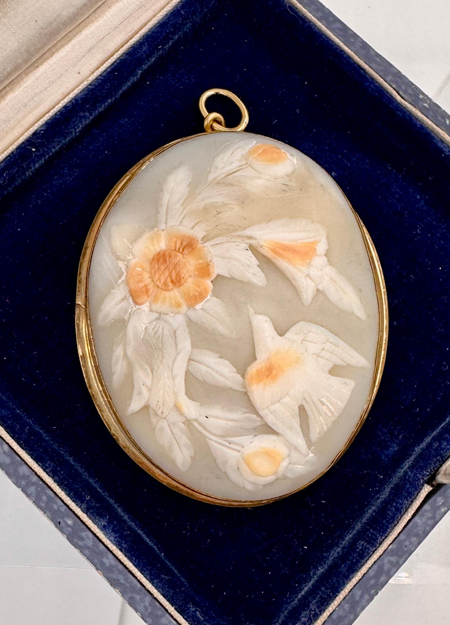 Rare Dove Bird Flower Cameo Pendant Necklace Gold Victorian High Relief For Sale 1