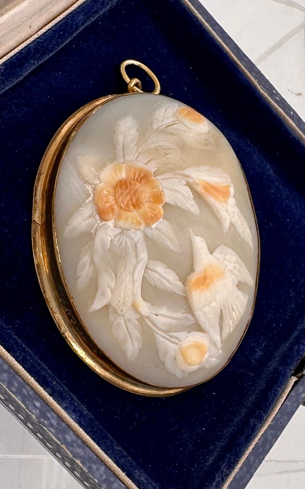 Rare Dove Bird Flower Cameo Pendant Necklace Gold Victorian High Relief For Sale 2