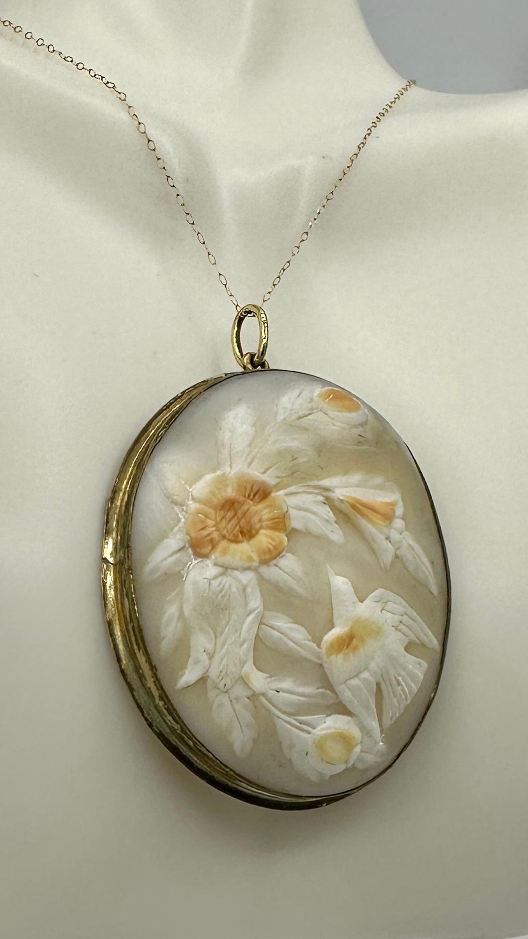 Rare Dove Bird Flower Cameo Pendant Necklace Gold Victorian High Relief For Sale 3