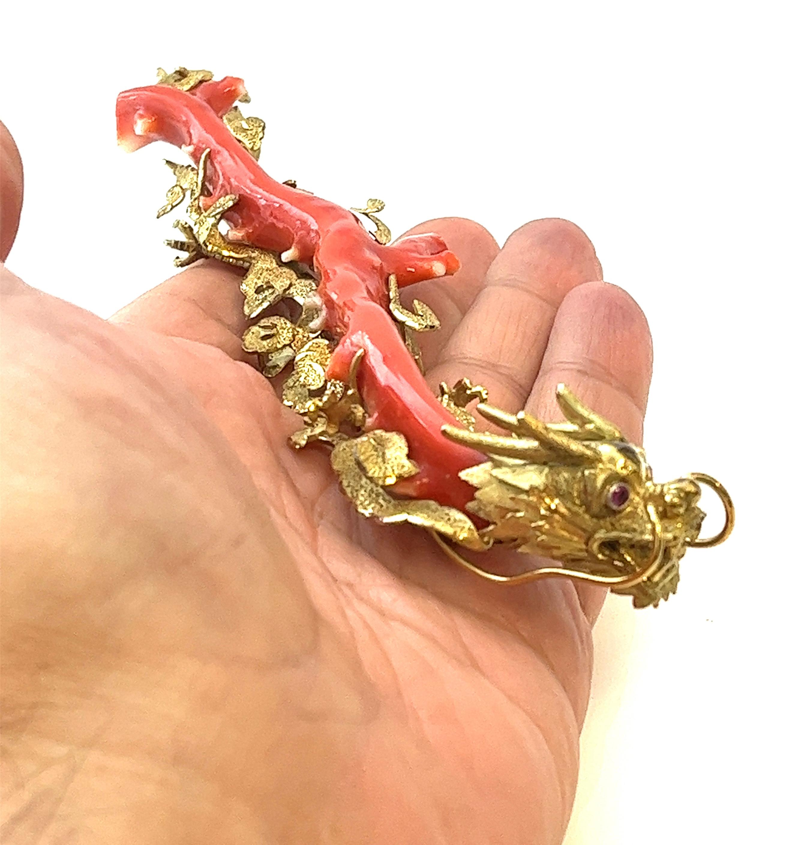 Rare Dragon Mediterranean Coral and 14K Yellow Gold Brooch, 1970's. In Good Condition For Sale In Miami, FL
