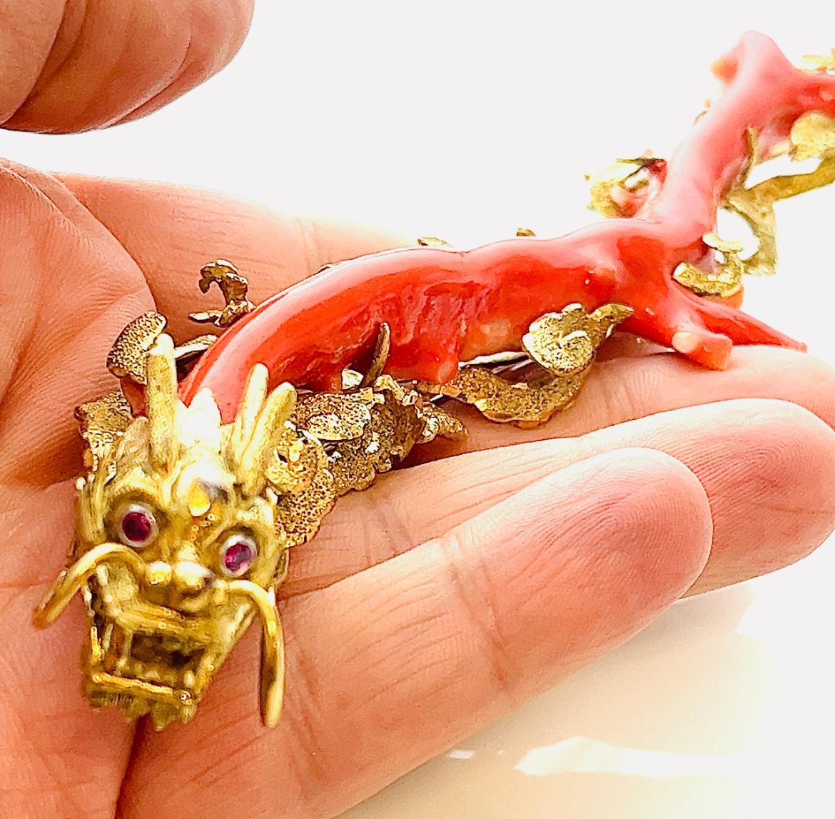 Women's or Men's Rare Dragon Mediterranean Coral and 14K Yellow Gold Brooch, 1970's. For Sale