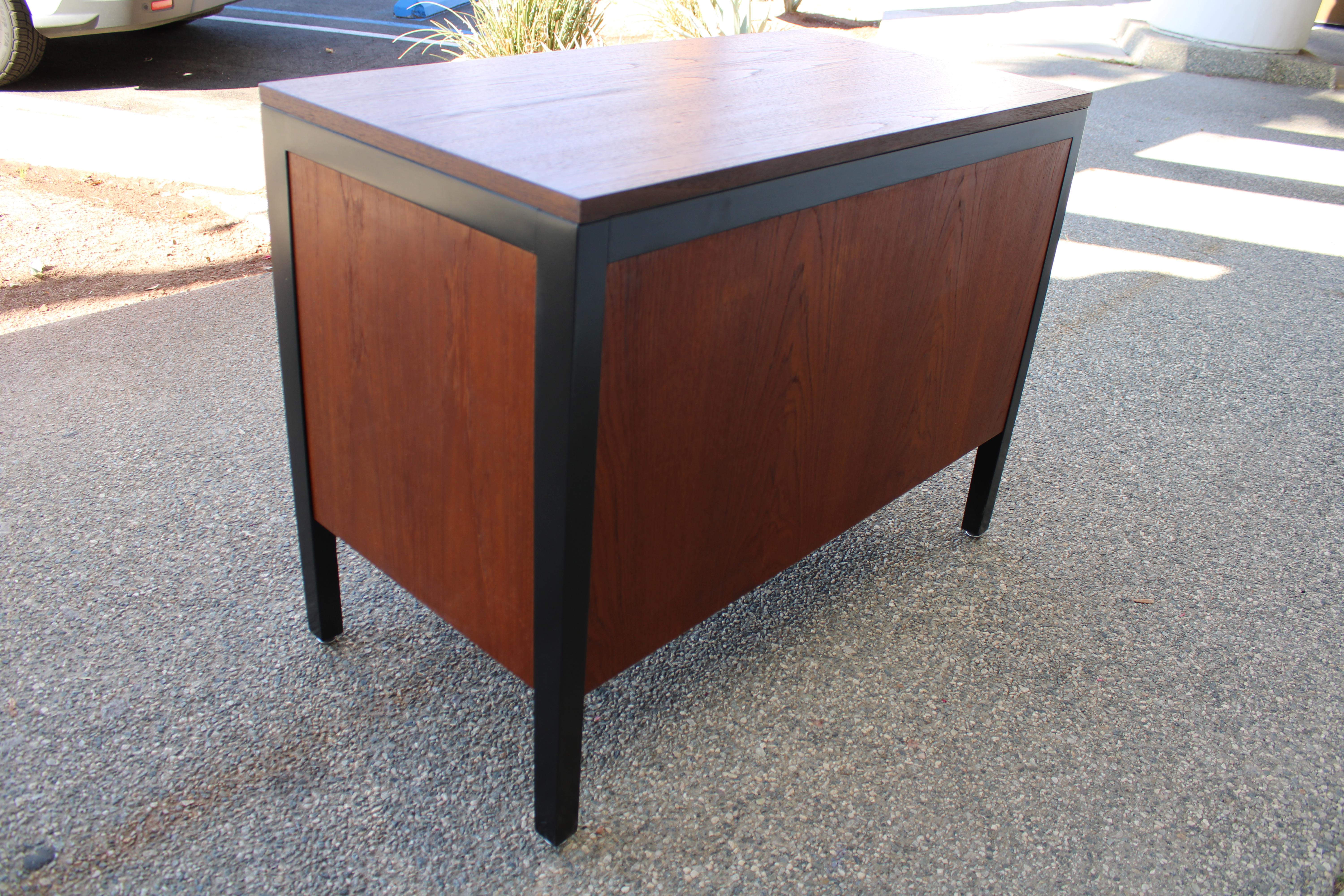 Rare Dresser Designed by George Nelson for Herman Miller In Good Condition In Palm Springs, CA