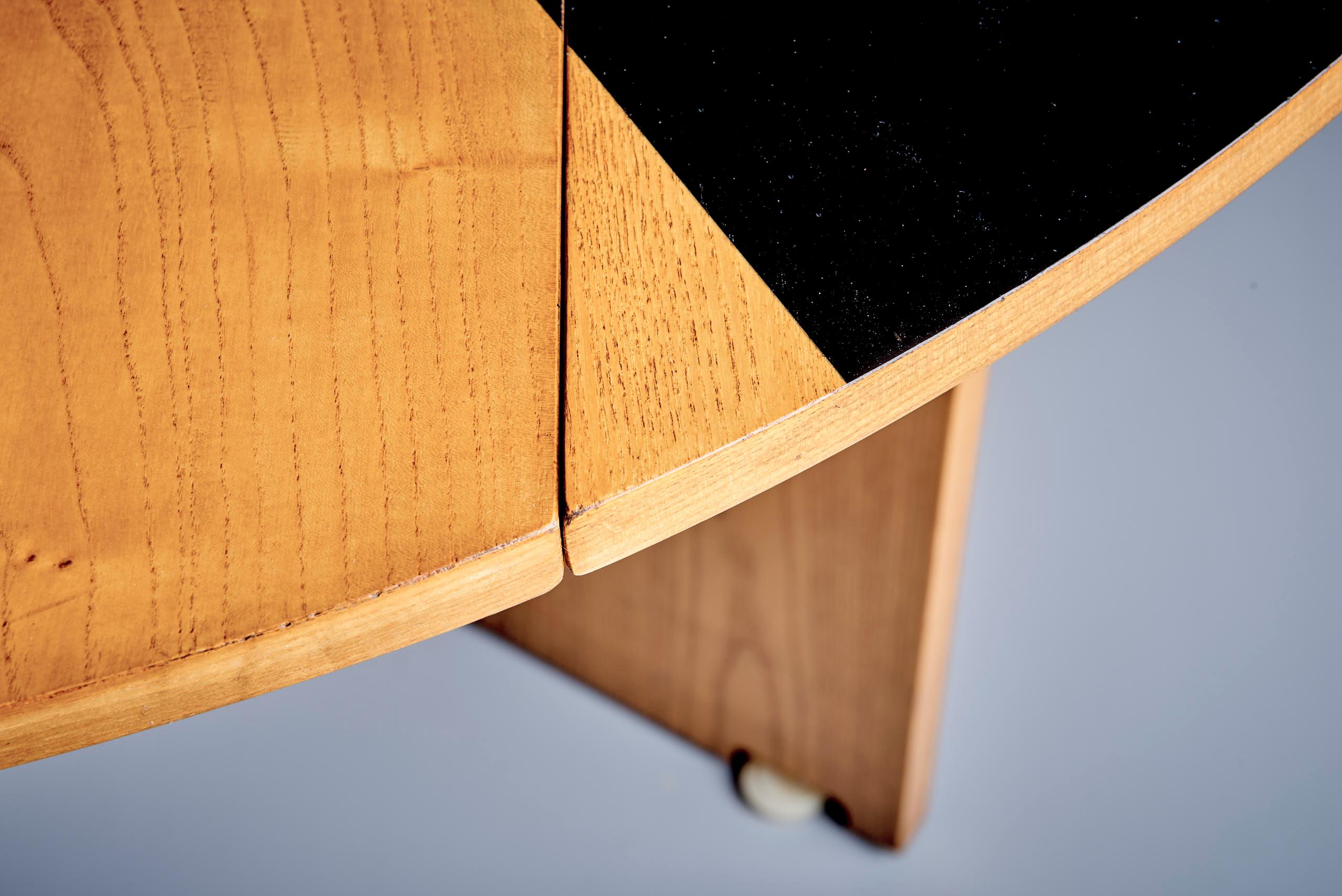 Rare Drop-Leaf Table from the Apta Series by Gio Ponti with two-tone pattern For Sale 5