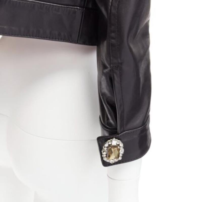 raro DSQUARED2 asimmetrico collo di pelliccia bottoni gioiello giacca di pelle cropped IT40 S in vendita 2
