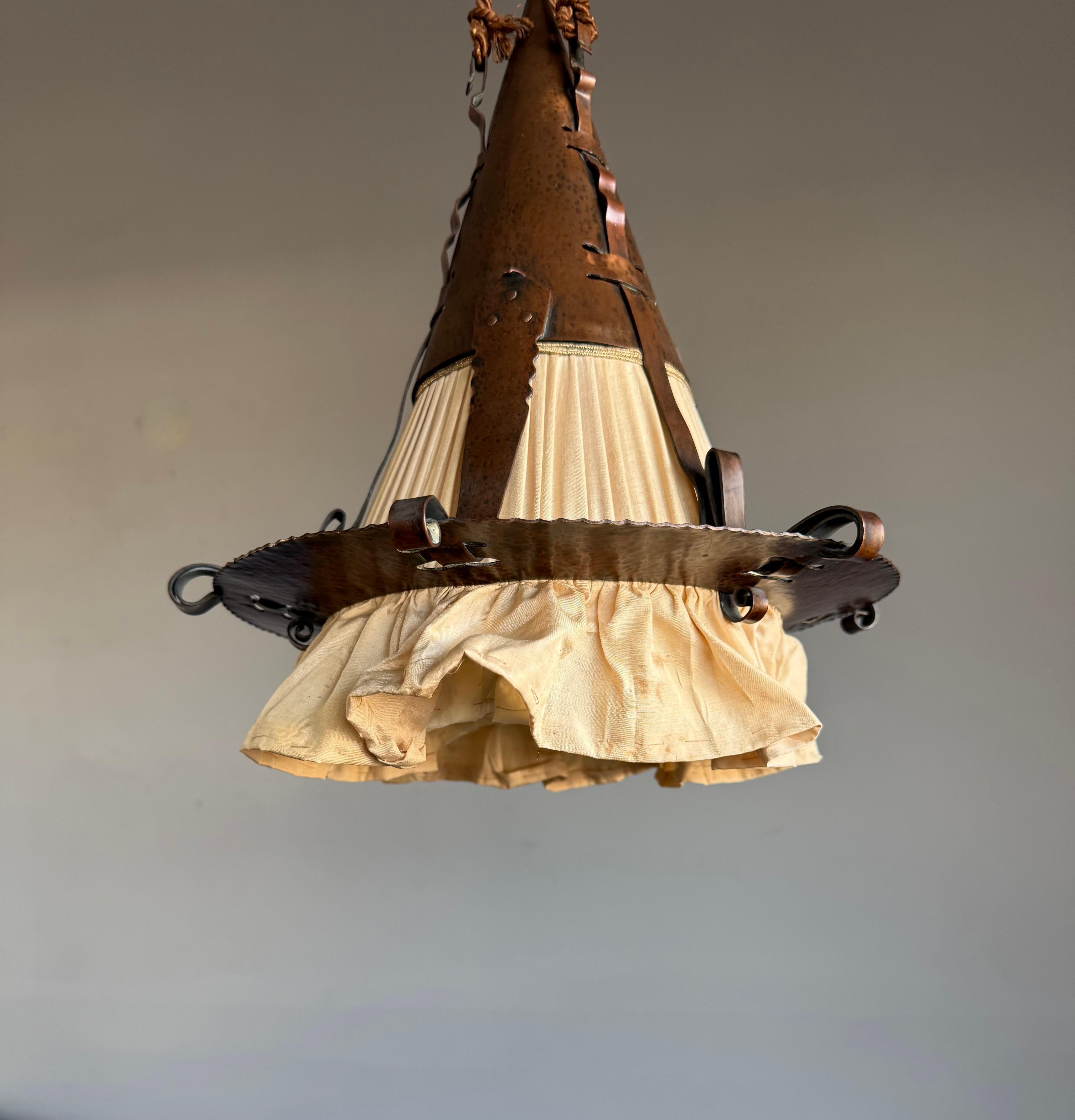Hand-Crafted Rare Dutch Arts & Crafts Hand Hammered Copper Hallway Pendant Light Lantern For Sale