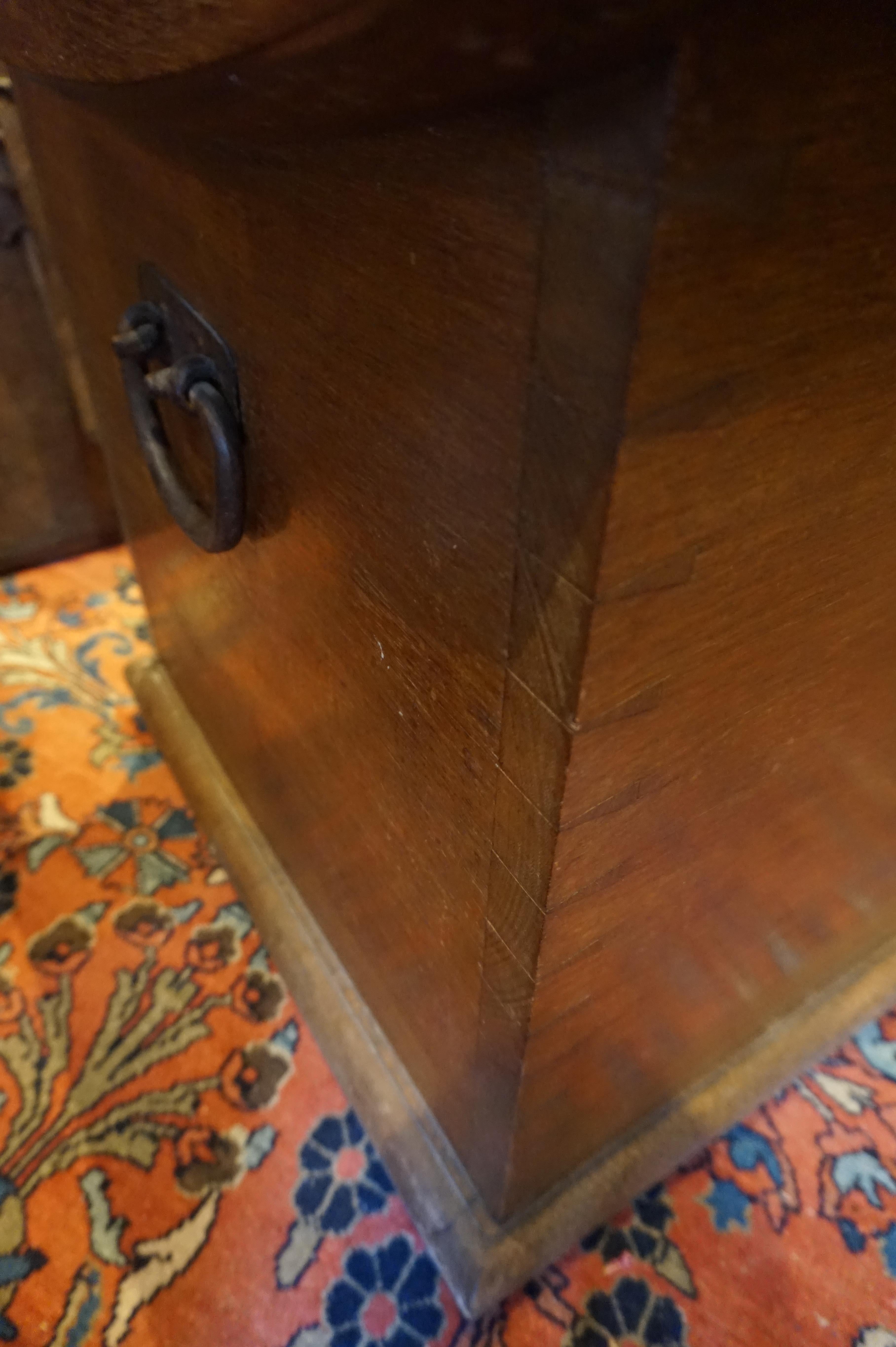 Seltene Dutch Colonial Solid Teak Messing Inlay Strong Box mit Vorhängeschloss & Griffe (Niederländisch Kolonial) im Angebot