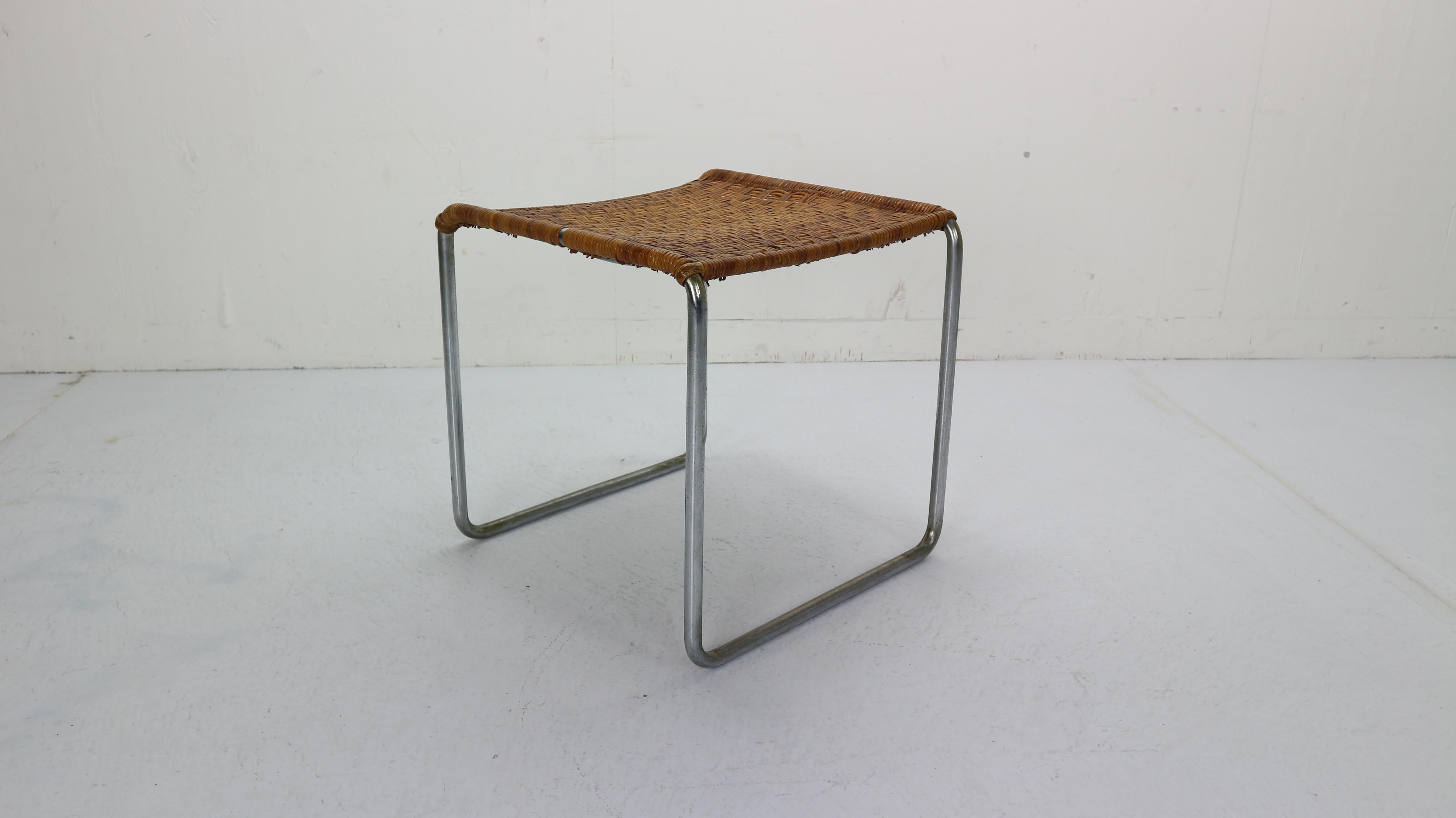 Very rare footstool designed by W.H. Gispen for Gispen in early 1933-1936.
The stool is made of chrome tubular steel and rattan.
Dutch iconic minimalistic design.

  