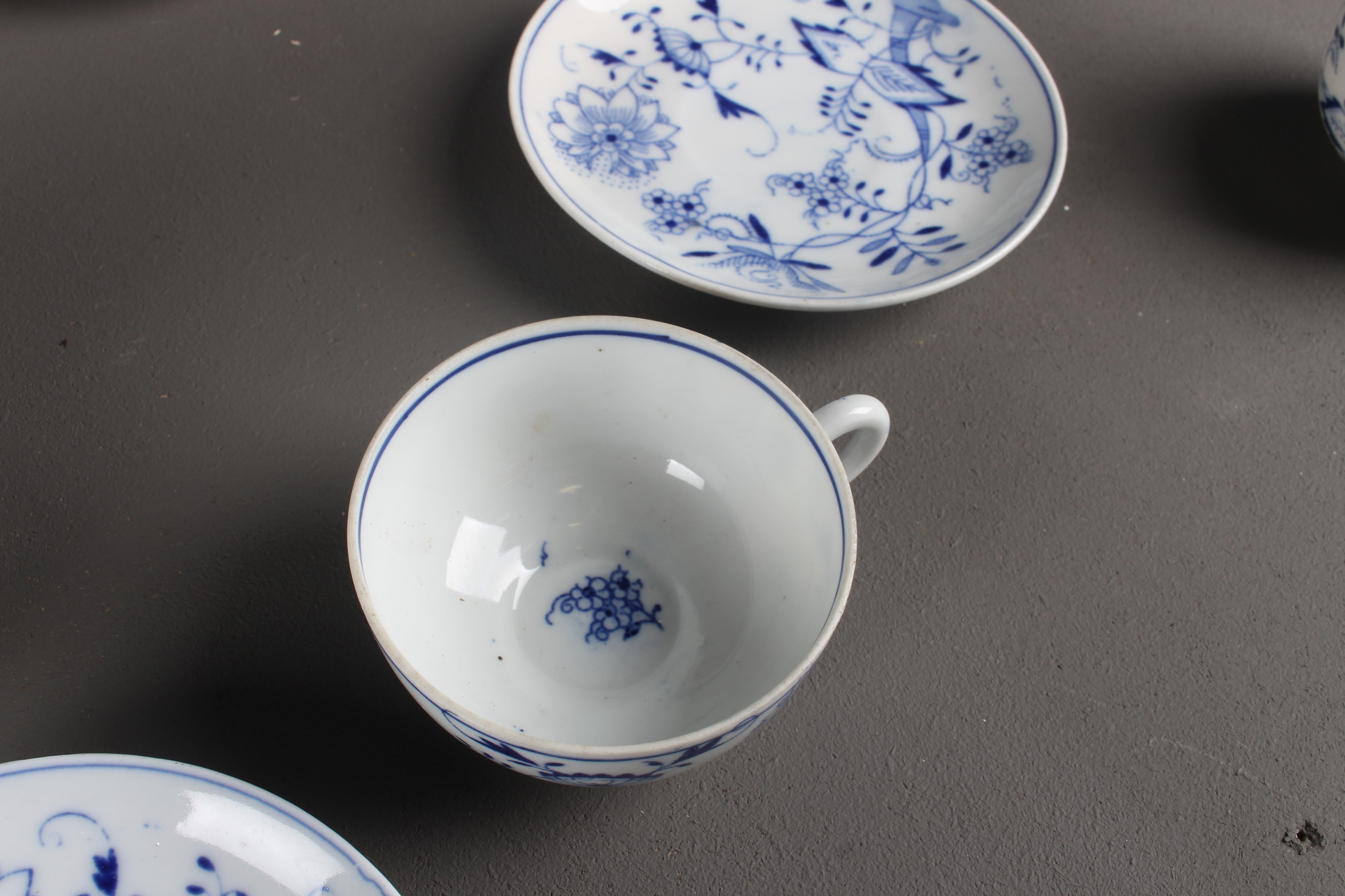 Rare Dutch Louis Regout Large 60-Piece Porcelain Blue Onion Table Service, 1890 For Sale 2