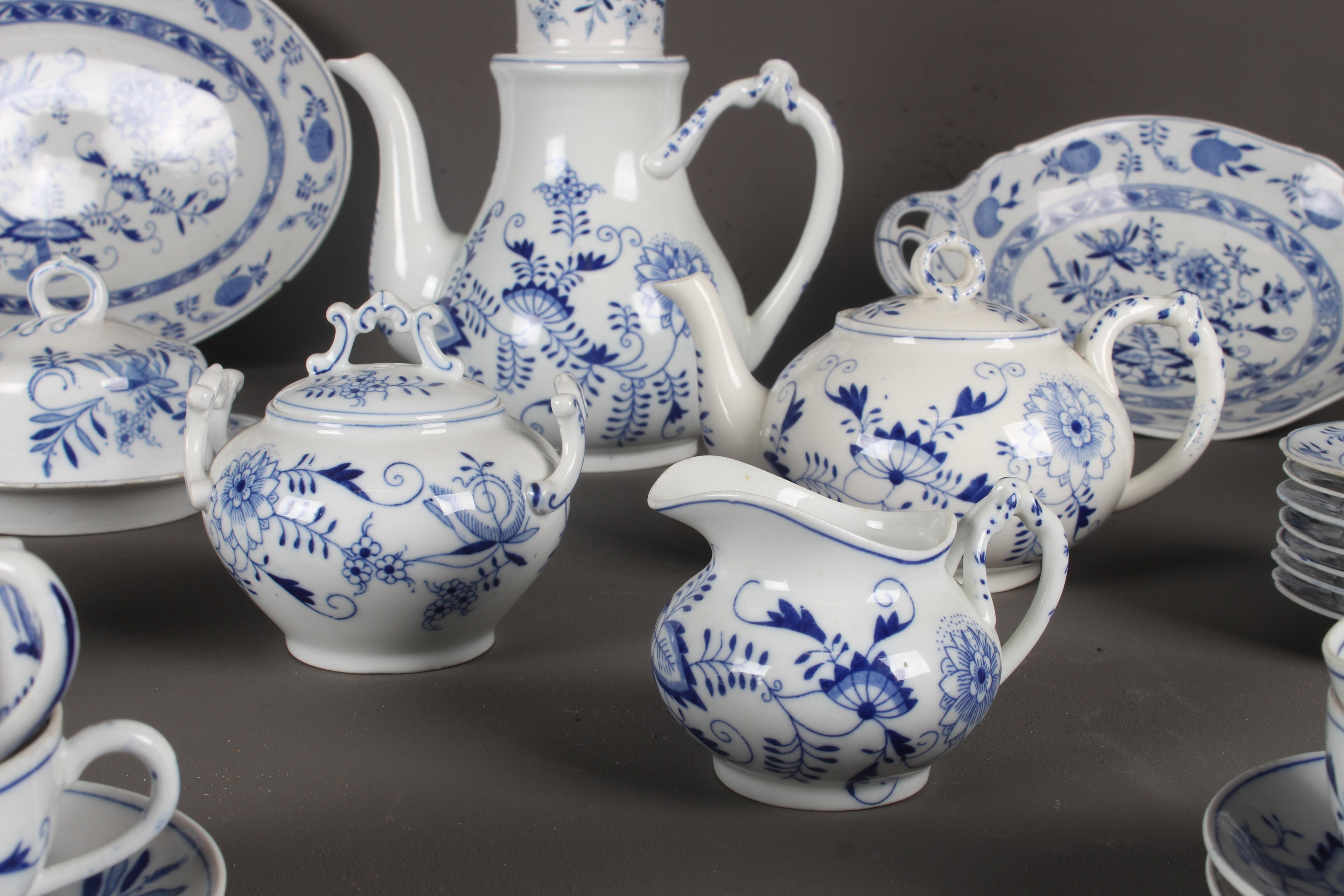 Rare Dutch Louis Regout Large 60-Piece Porcelain Blue Onion Table Service, 1890 For Sale 3