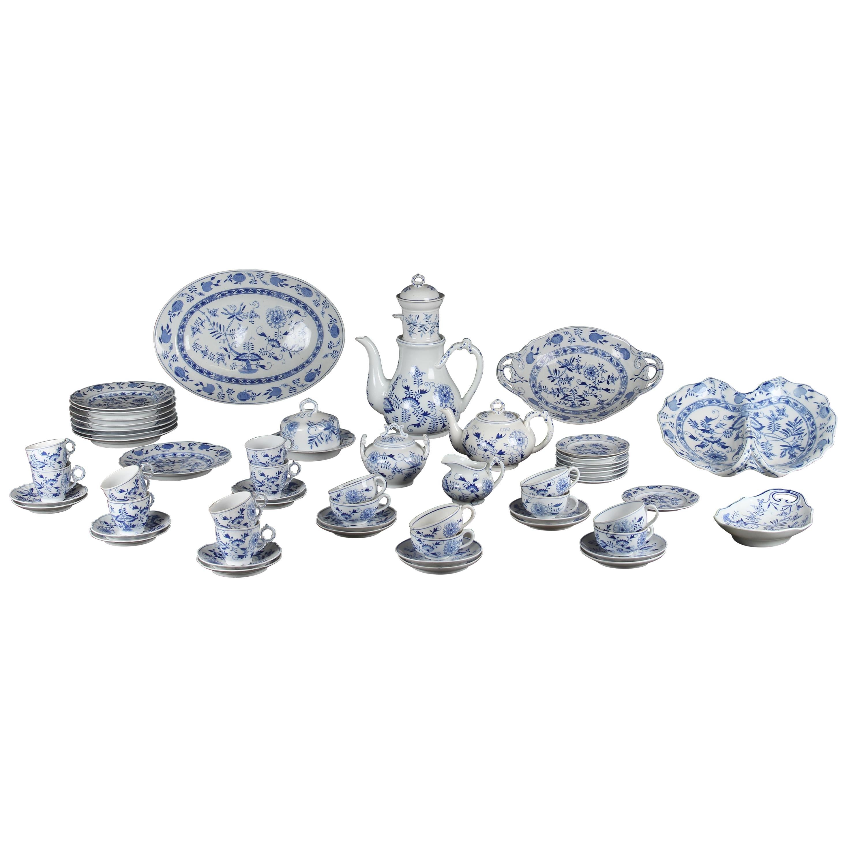Rare Dutch Louis Regout Large 60-Piece Porcelain Blue Onion Table Service, 1890 For Sale