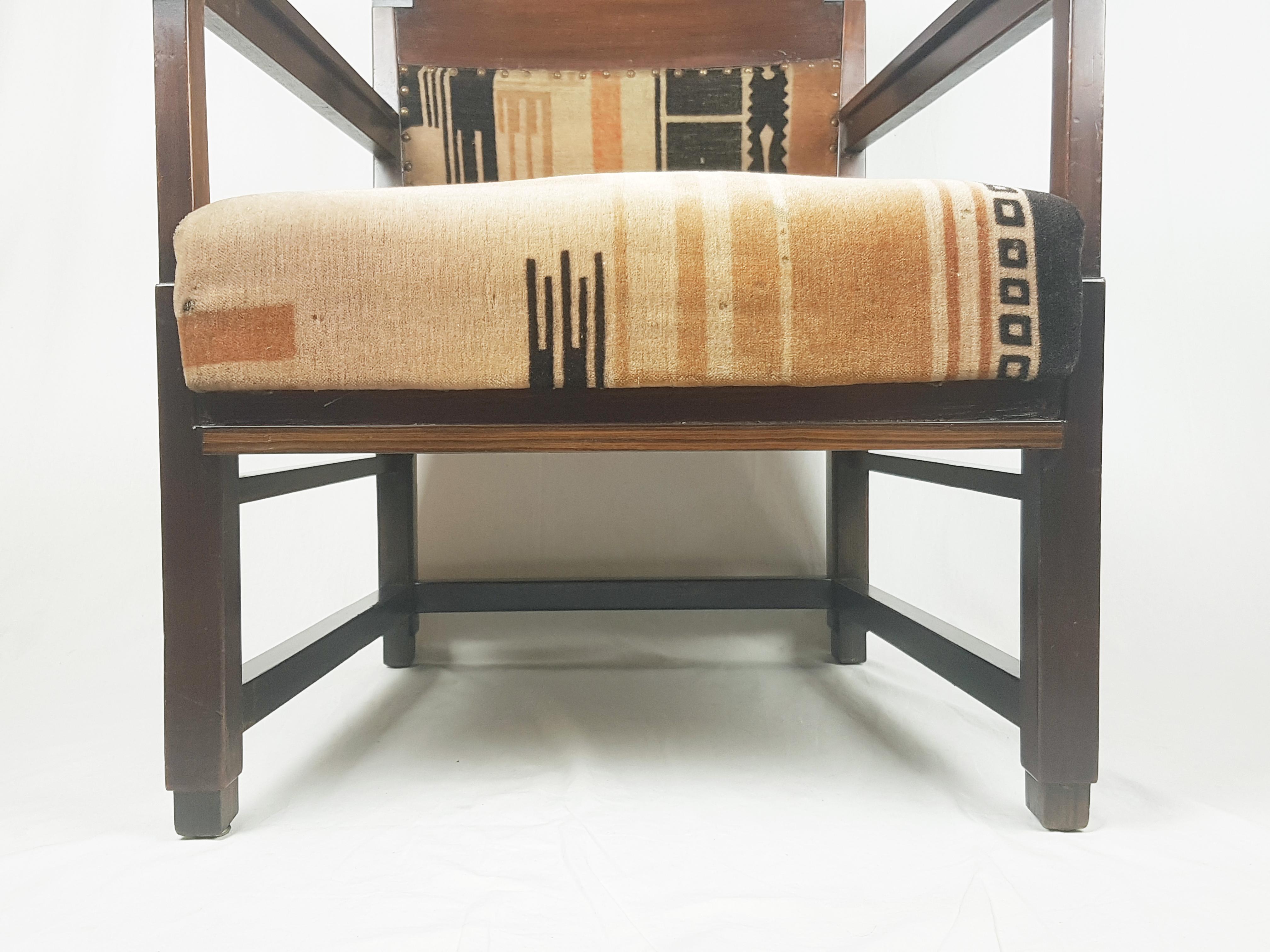Rare fauteuil néerlandais en velours et bois des années 20 attribué à C. Bartels de l'école d'Amsterdam en vente 4