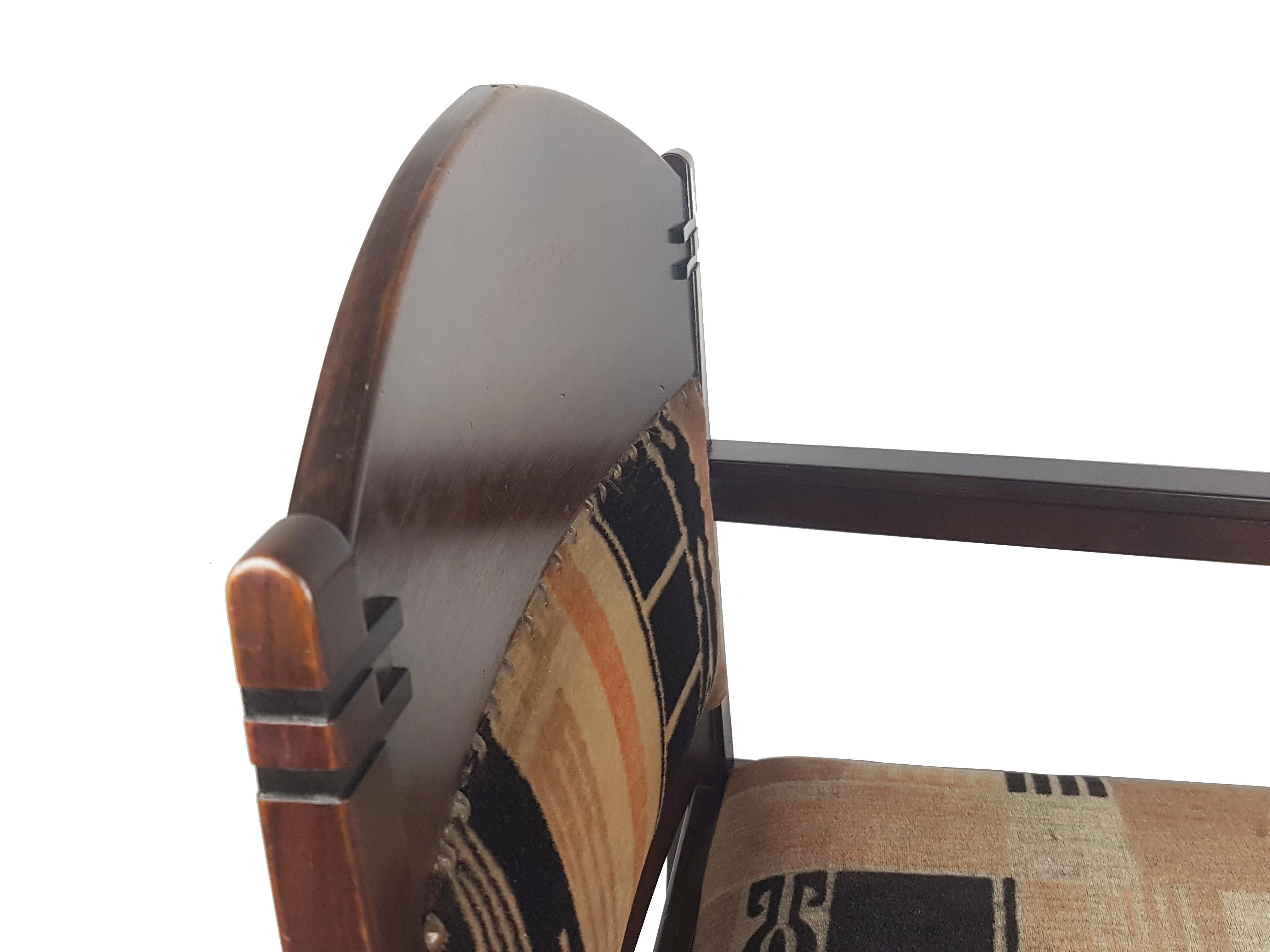 Néerlandais Rare fauteuil néerlandais en velours et bois des années 20 attribué à C. Bartels de l'école d'Amsterdam en vente