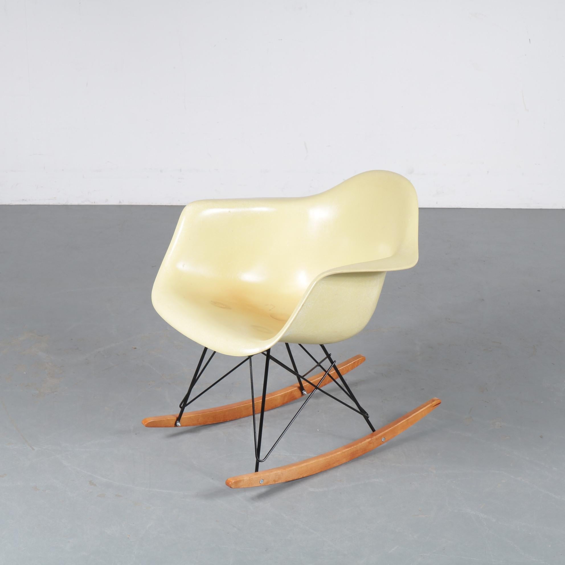 American Rare Eames Zenith Rocking Chair for Herman Miller, USA 1950 For Sale