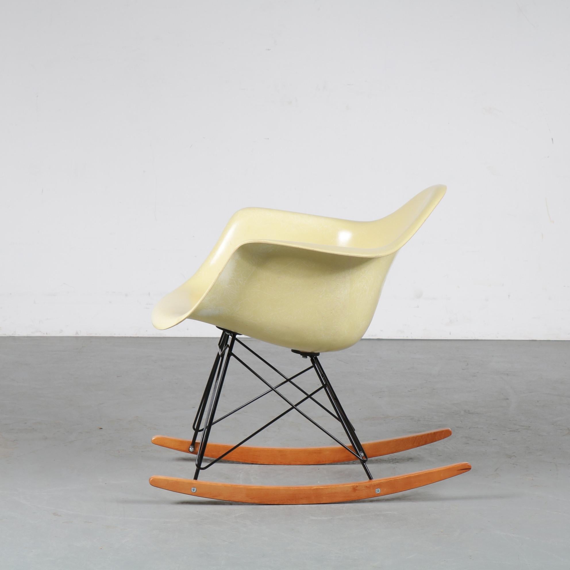 Mid-20th Century Rare Eames Zenith Rocking Chair for Herman Miller, USA 1950 For Sale