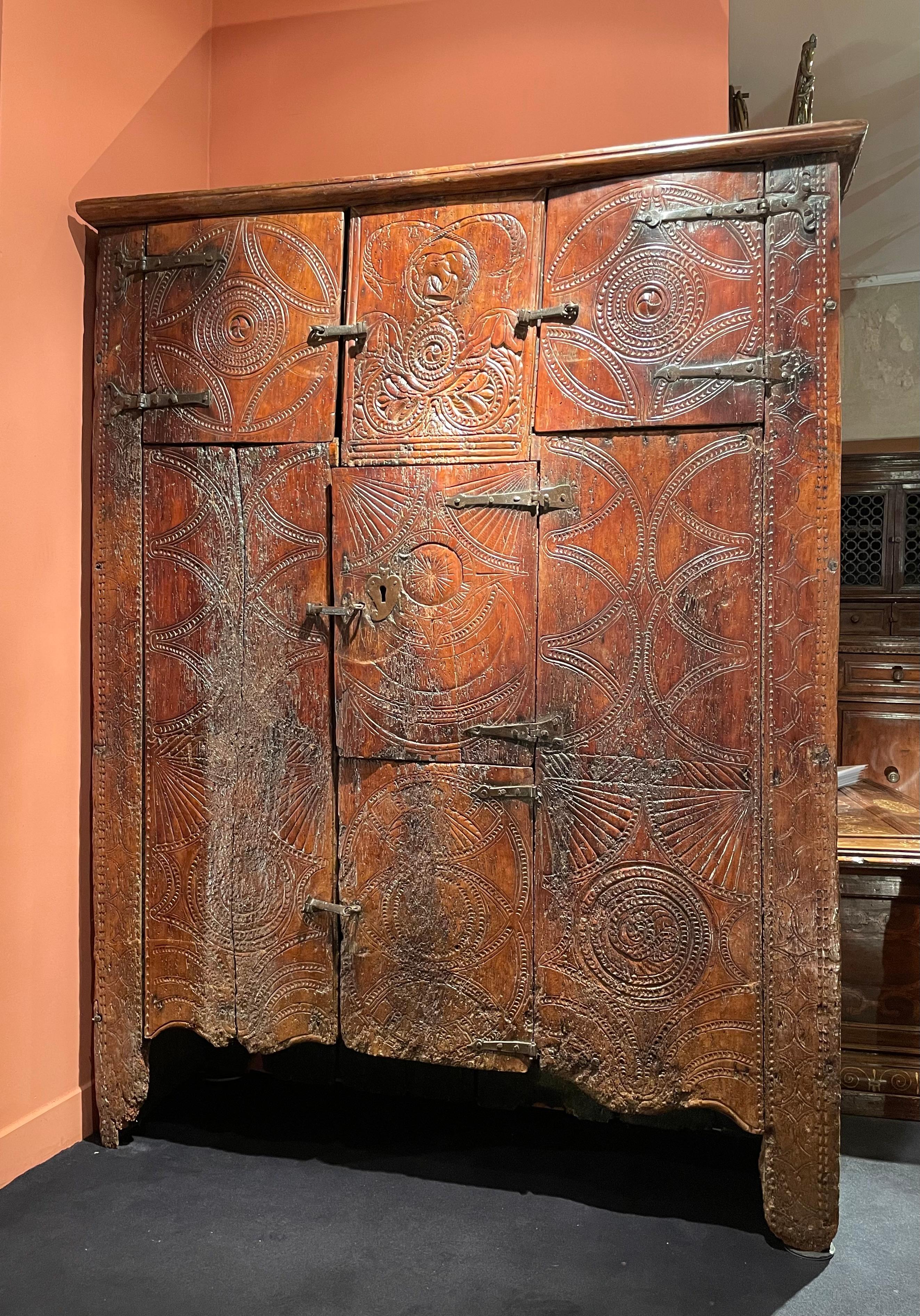 Opening with foor door-leaves this cabinet is an exceptional example of regional furniture. Its building is rather simple while the decor is particularly rich and carefully executed. No doubt this domestic cabinet was made by a local artisan or even