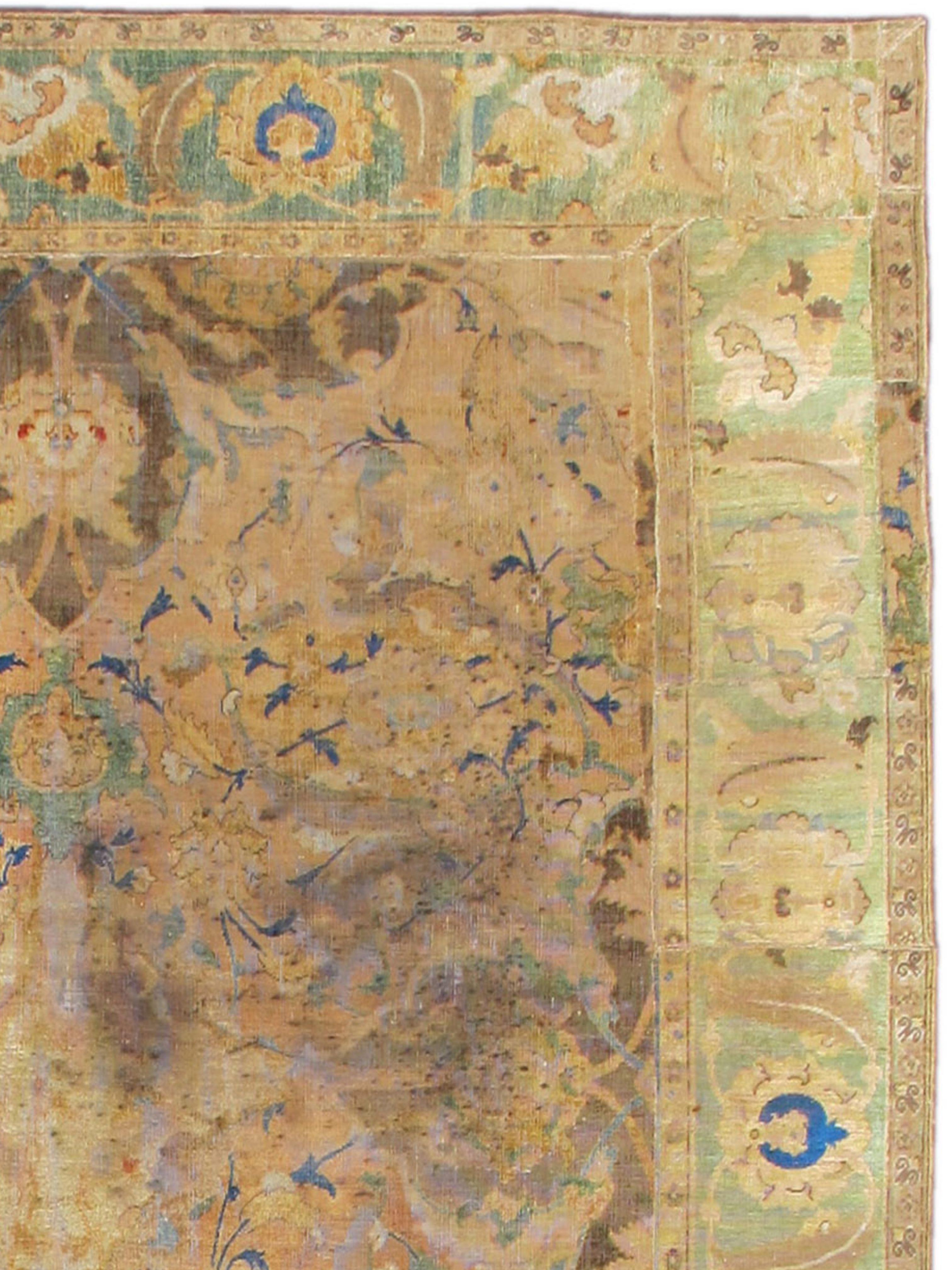 Annodato a mano Raro tappeto Isfahan Polonaise dell'inizio del XVII secolo con filettatura in seta e metallo in vendita
