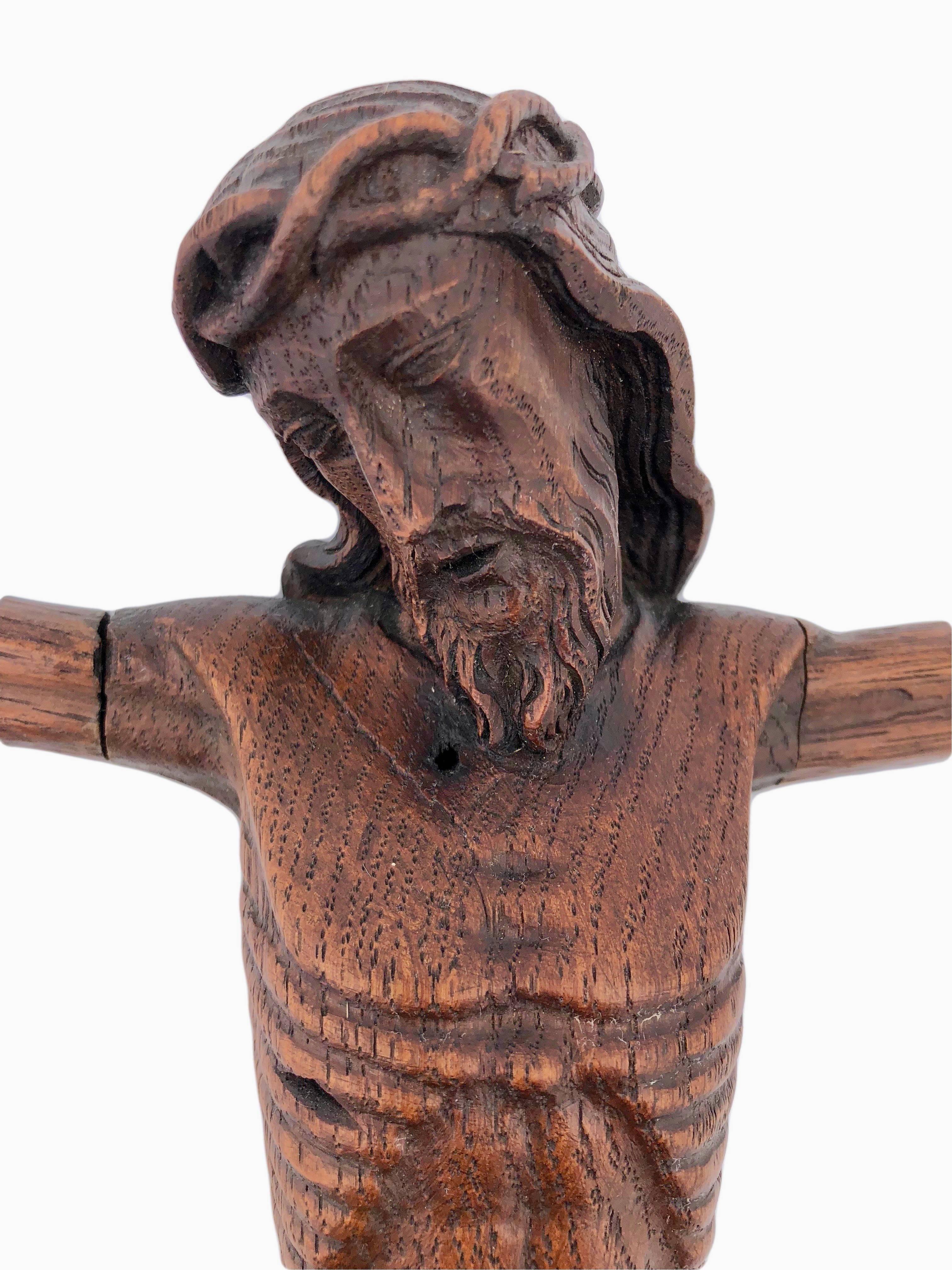 Rare Early 1800s Gorgeous Hand Carved French Wooden Christ (Empire) im Angebot