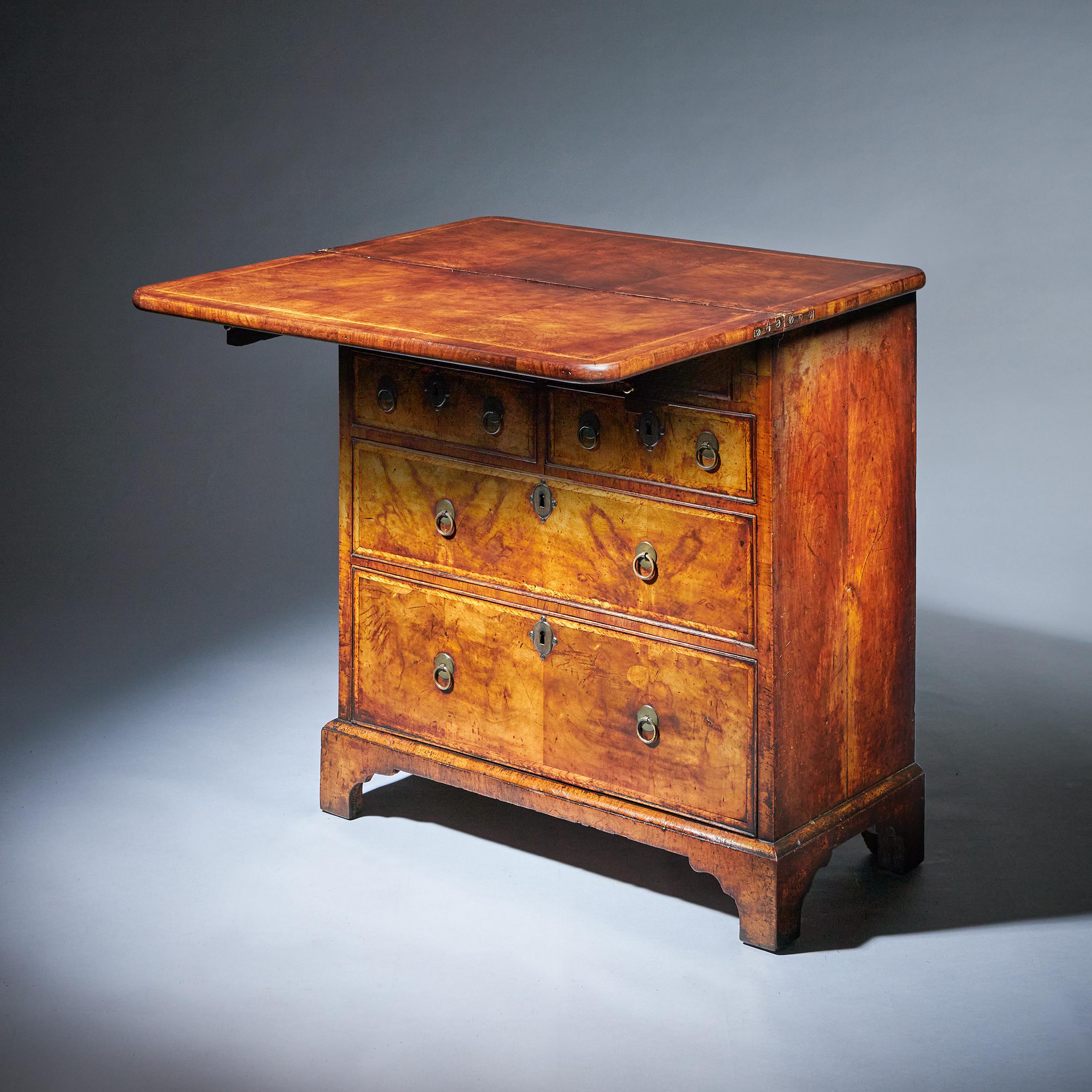 English Early 18th Century George I Figured Walnut Bachelors Chest, C.1720-1730 For Sale