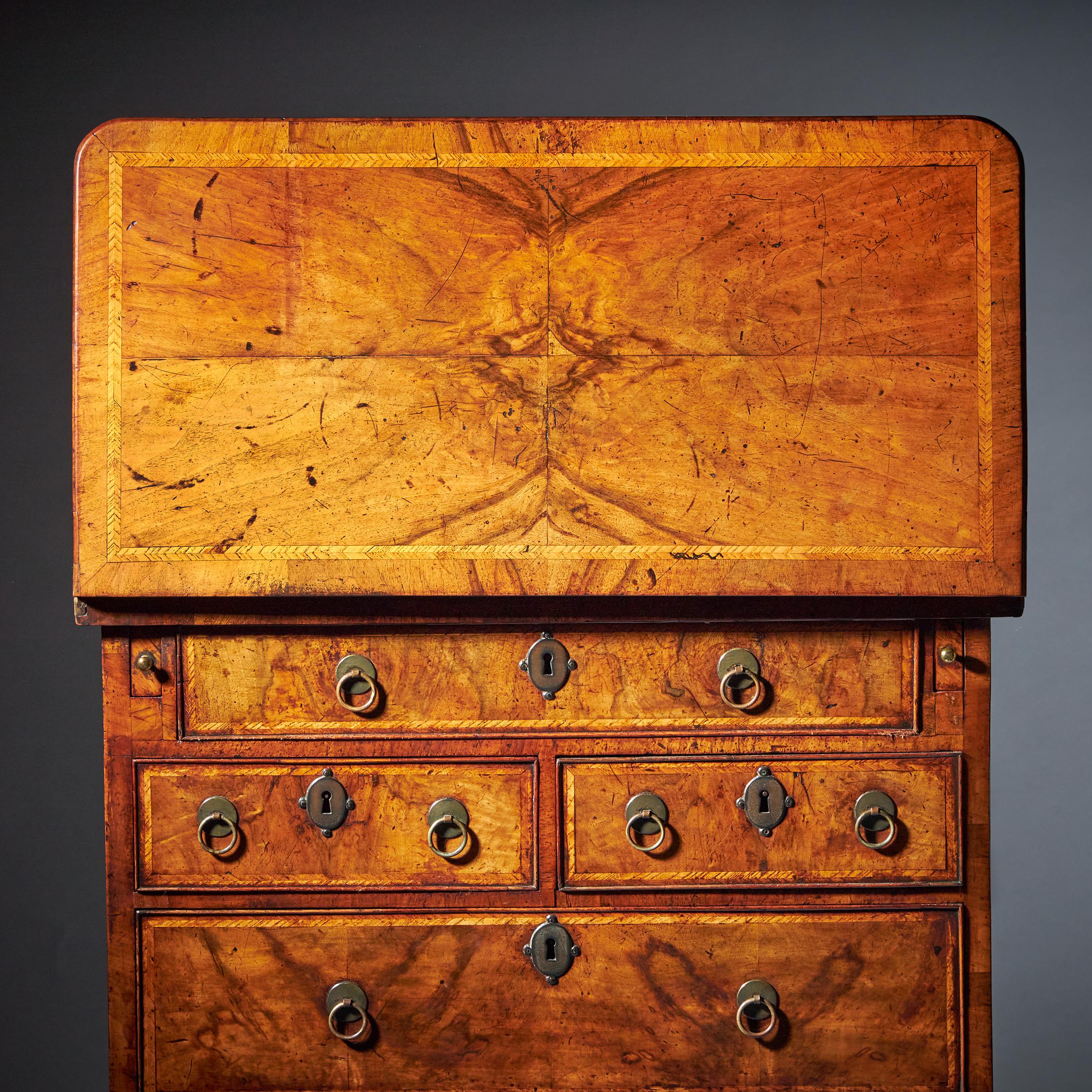 Early 18th Century George I Figured Walnut Bachelors Chest, C.1720-1730 For Sale 2