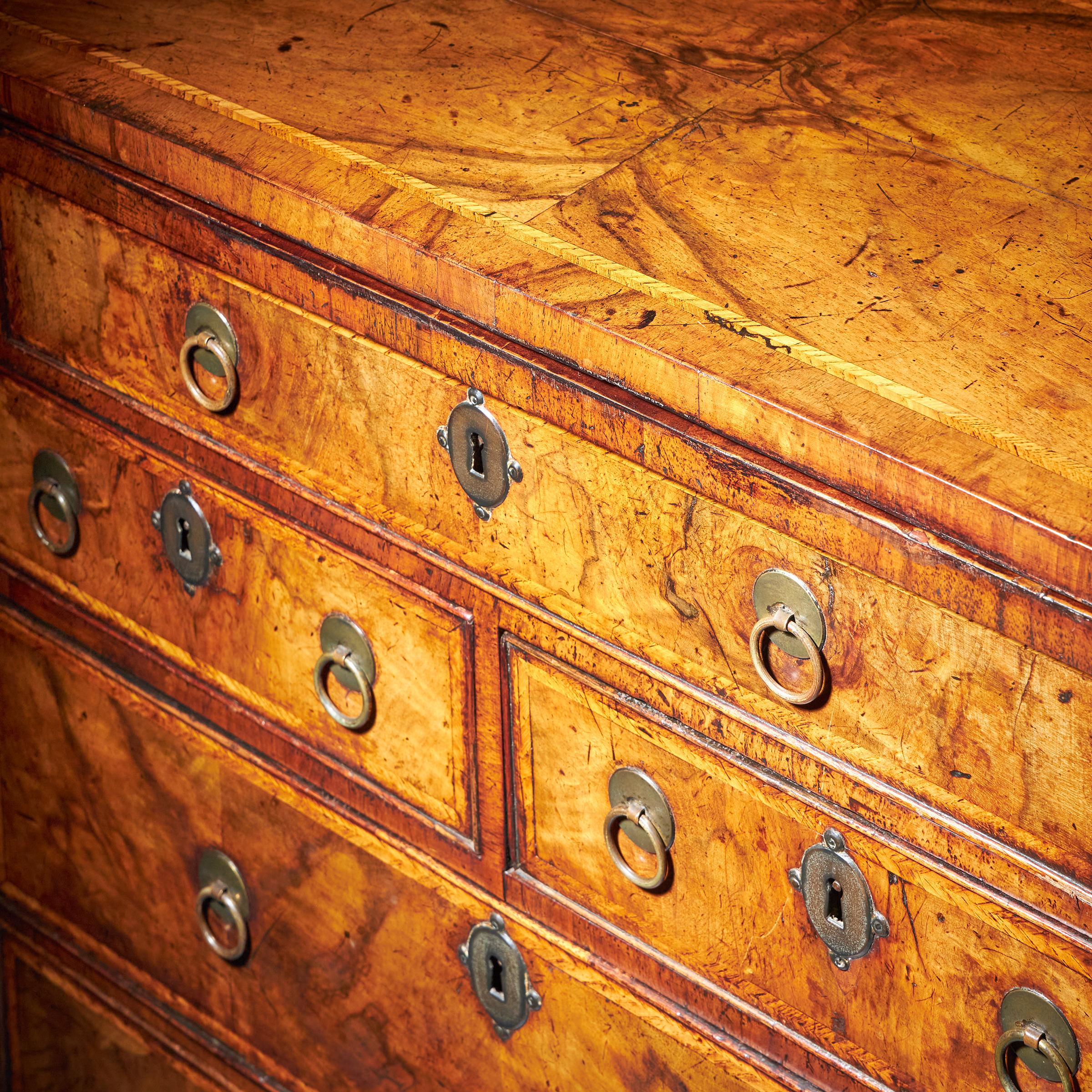 Early 18th Century George I Figured Walnut Bachelors Chest, C.1720-1730 For Sale 3