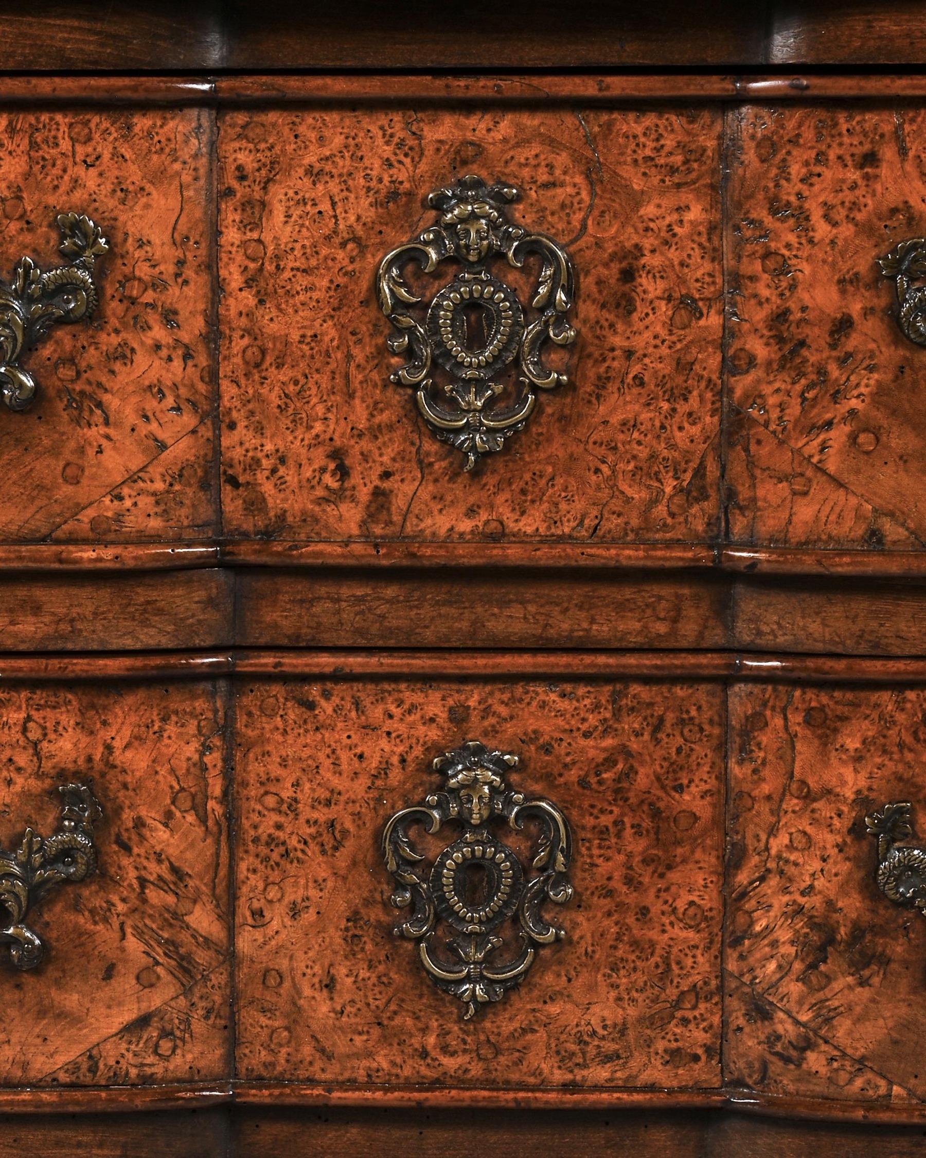 Rare Early 18th Century Louis XV Provincial Burr Elm Mazarin Commode In Good Condition For Sale In Benington, Herts