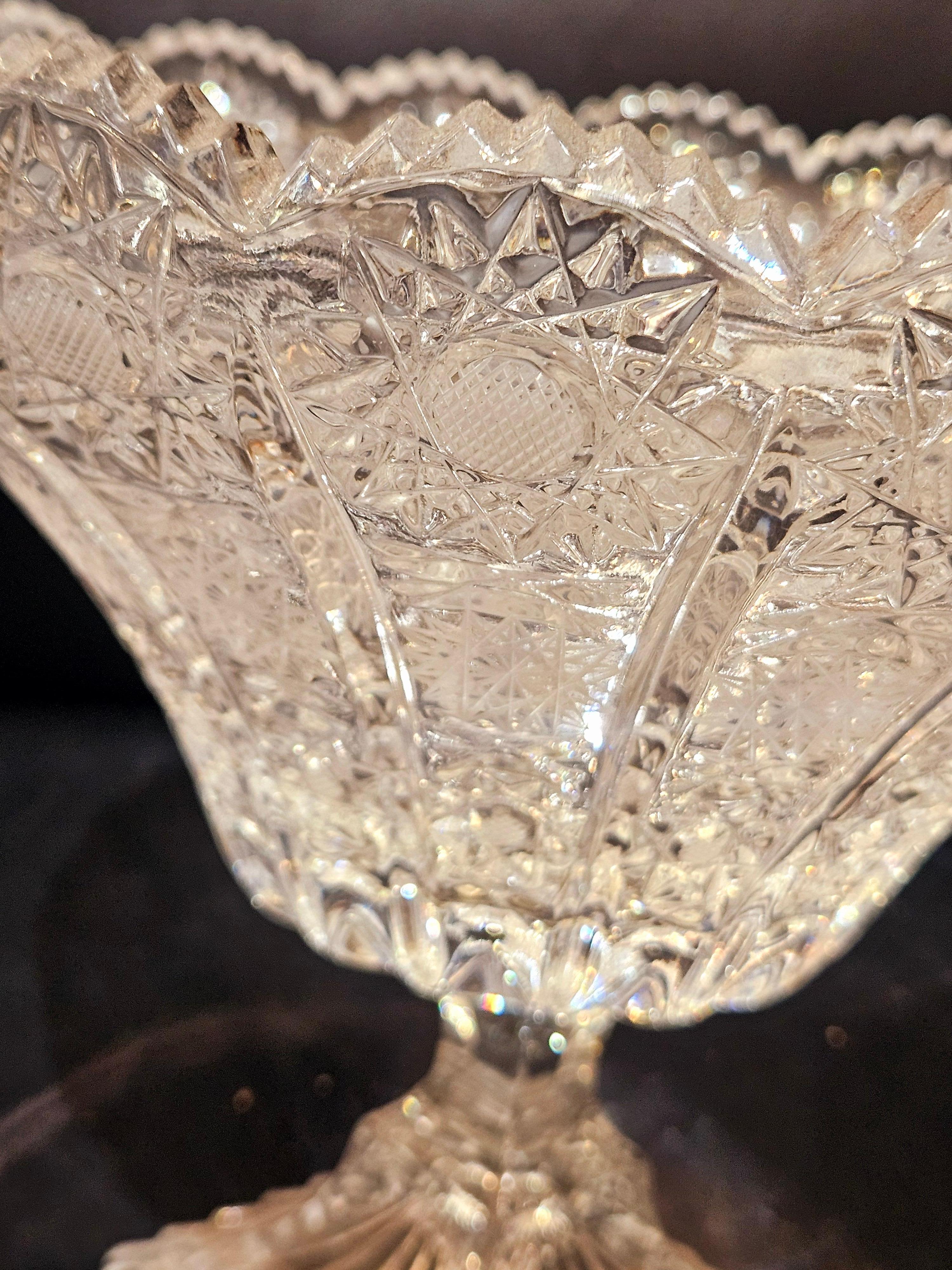 RARO frutero de cristal tallado a mano de principios del siglo XX con detalle de encaje de reinas Francés en venta