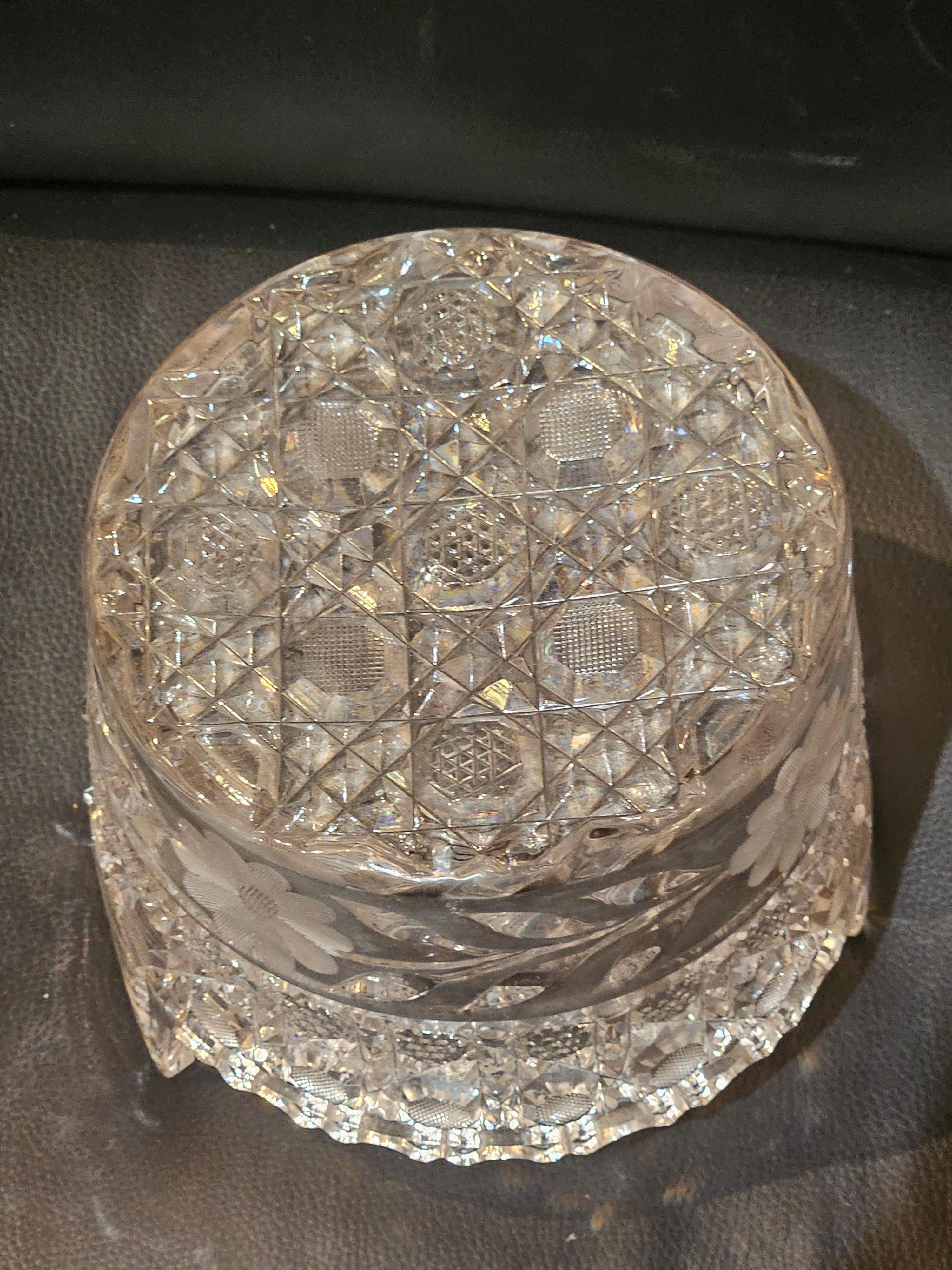 RARE Early 1900s Handcut Heavy Etched Queens Lace Detaillierte Crystal Ice Bucket (Französisch) im Angebot