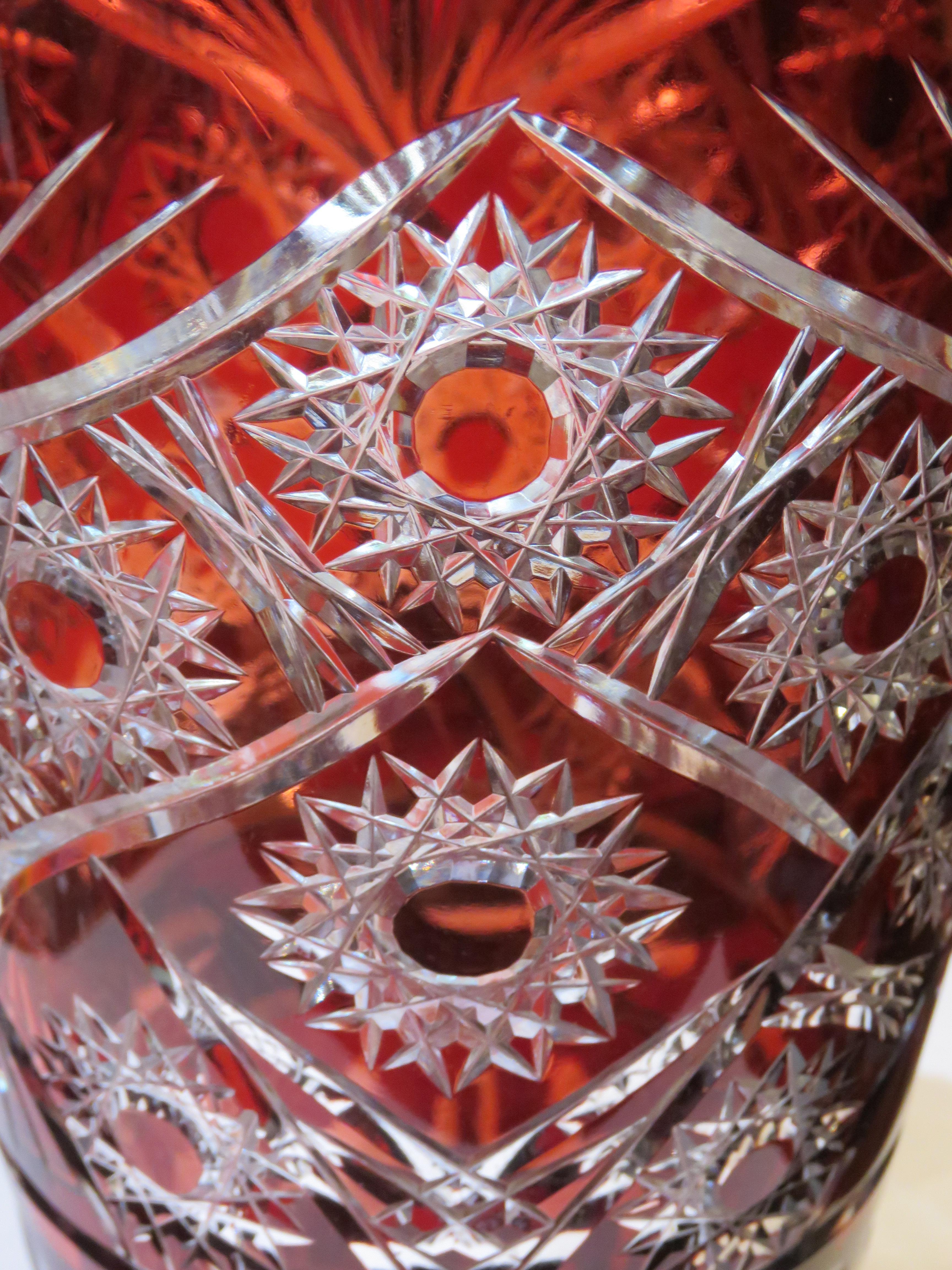 Raro jarrón de cristal de arándano tallado a mano a principios del siglo XX Francés en venta