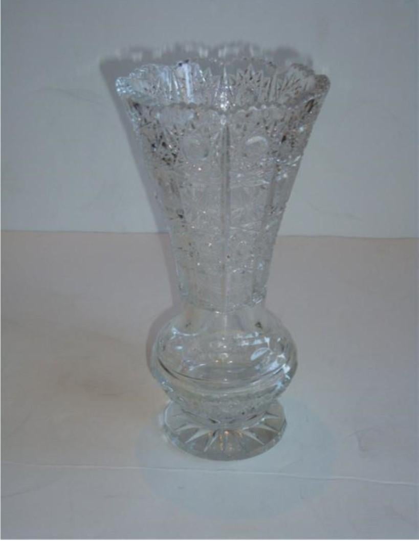 The Following Item we are offering is a Rare Antique Lovely HEAVY HANDCUT Queens Lace Crystal Glass Vase. Vase is Finely Detailed Throughout in a Magnificent Pattern Surrounded Throughout.  
Approx: 10 1/4
