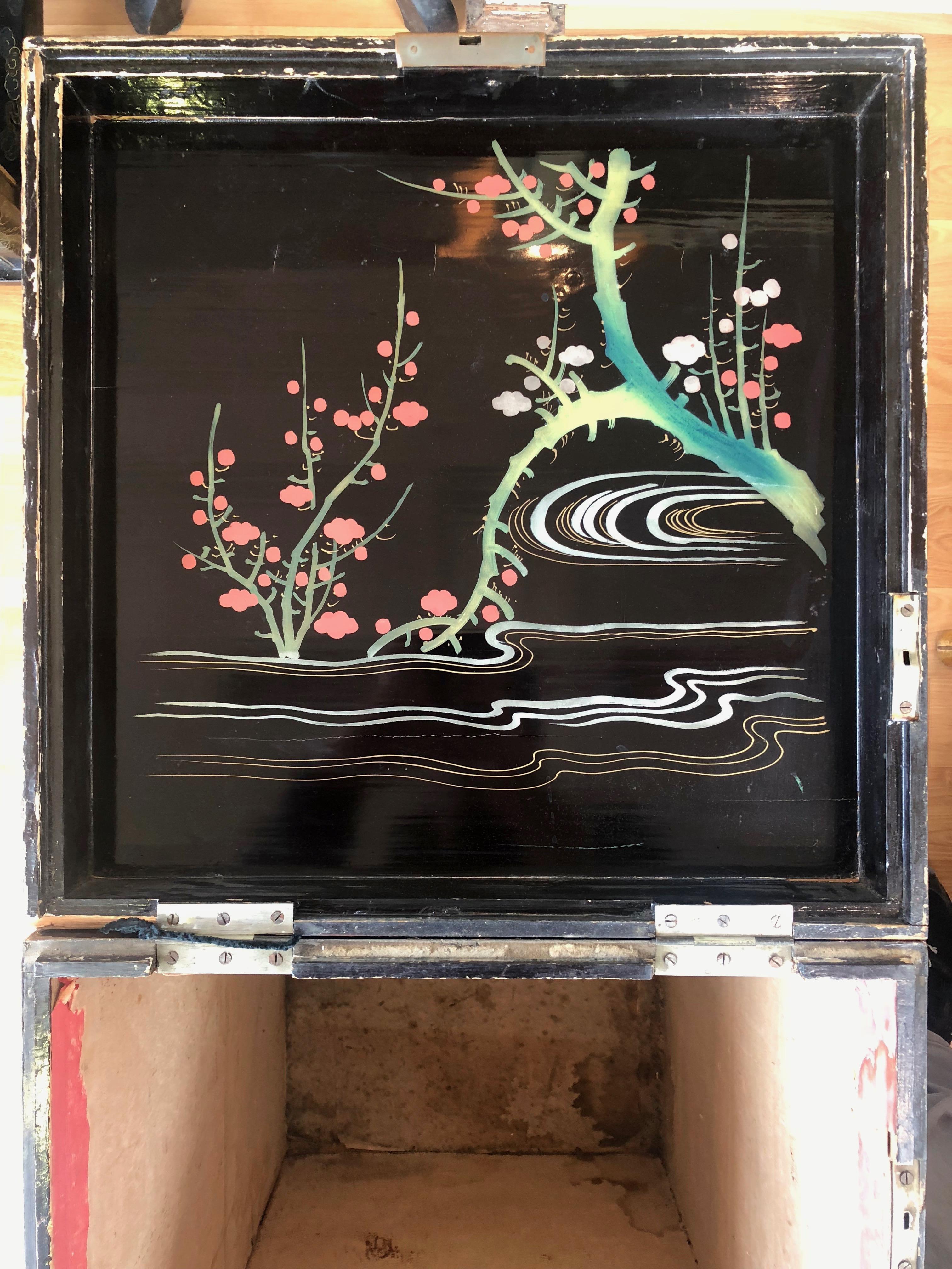 Wellman Peck & Co. Large Lacquer Decorated Japanese Tea Box, Early 1900s 10