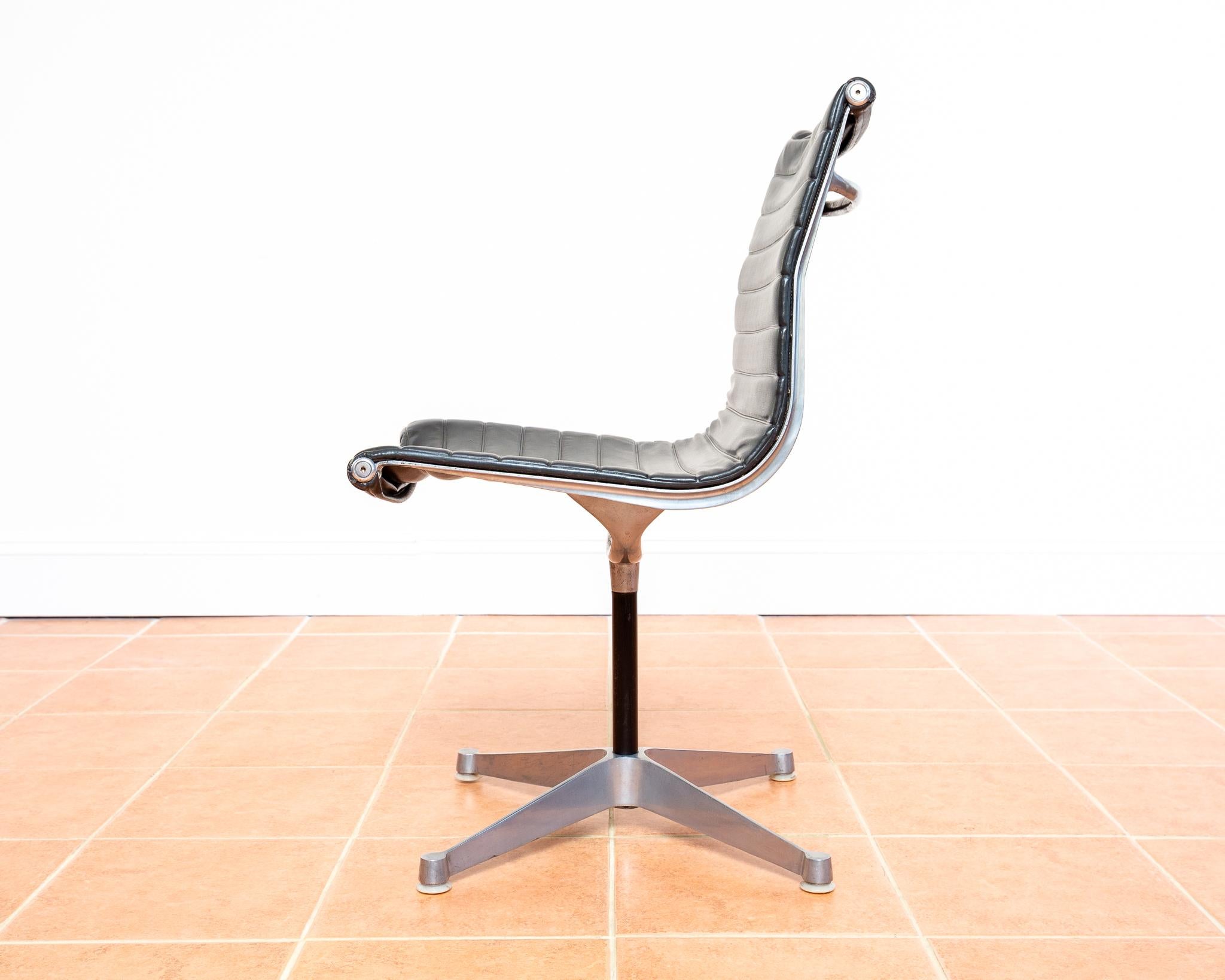 Rare Early 1960s Eames Chair No.680 1st Generation Herman Miller Hille EA101 MCM For Sale 3