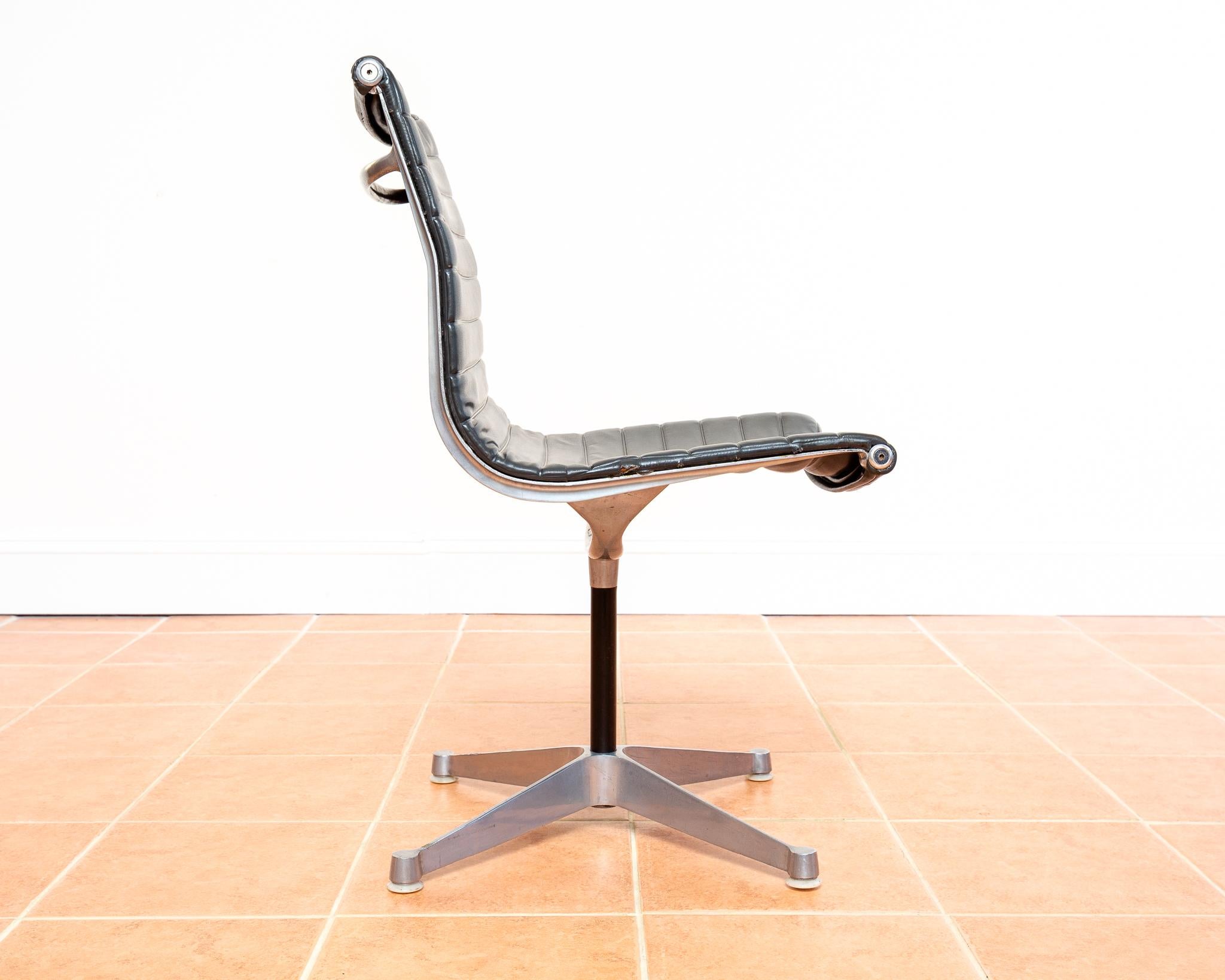 Rare Early 1960s Eames Chair No.680 1st Generation Herman Miller Hille EA101 MCM For Sale 4