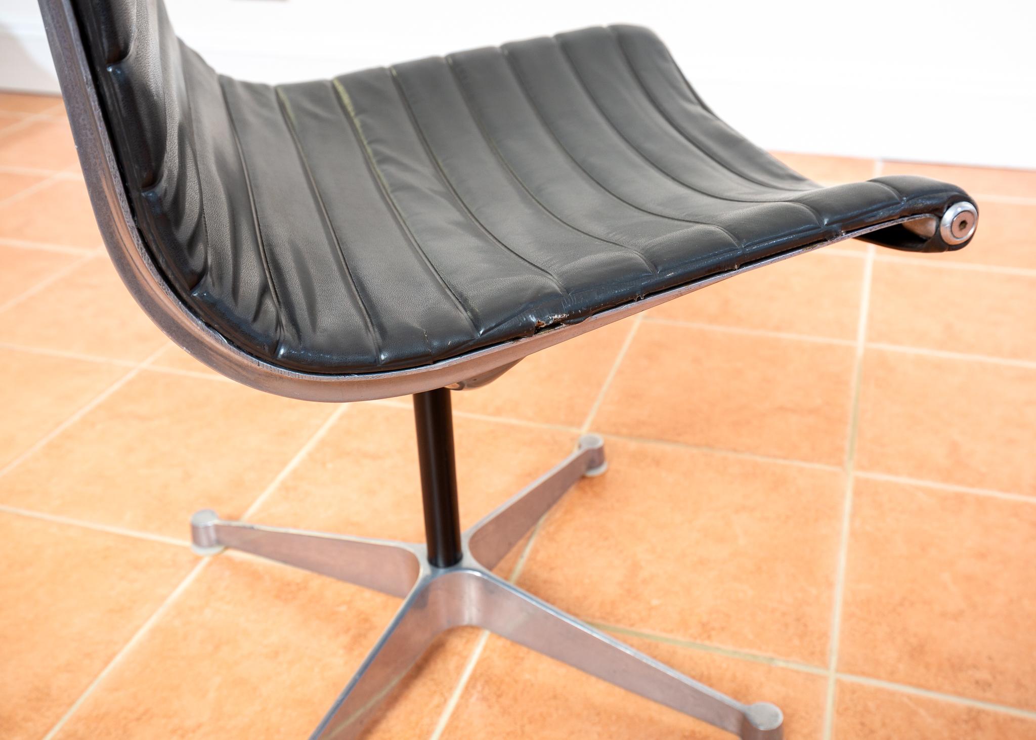 Rare Early 1960s Eames Chair No.680 1st Generation Herman Miller Hille EA101 MCM For Sale 6