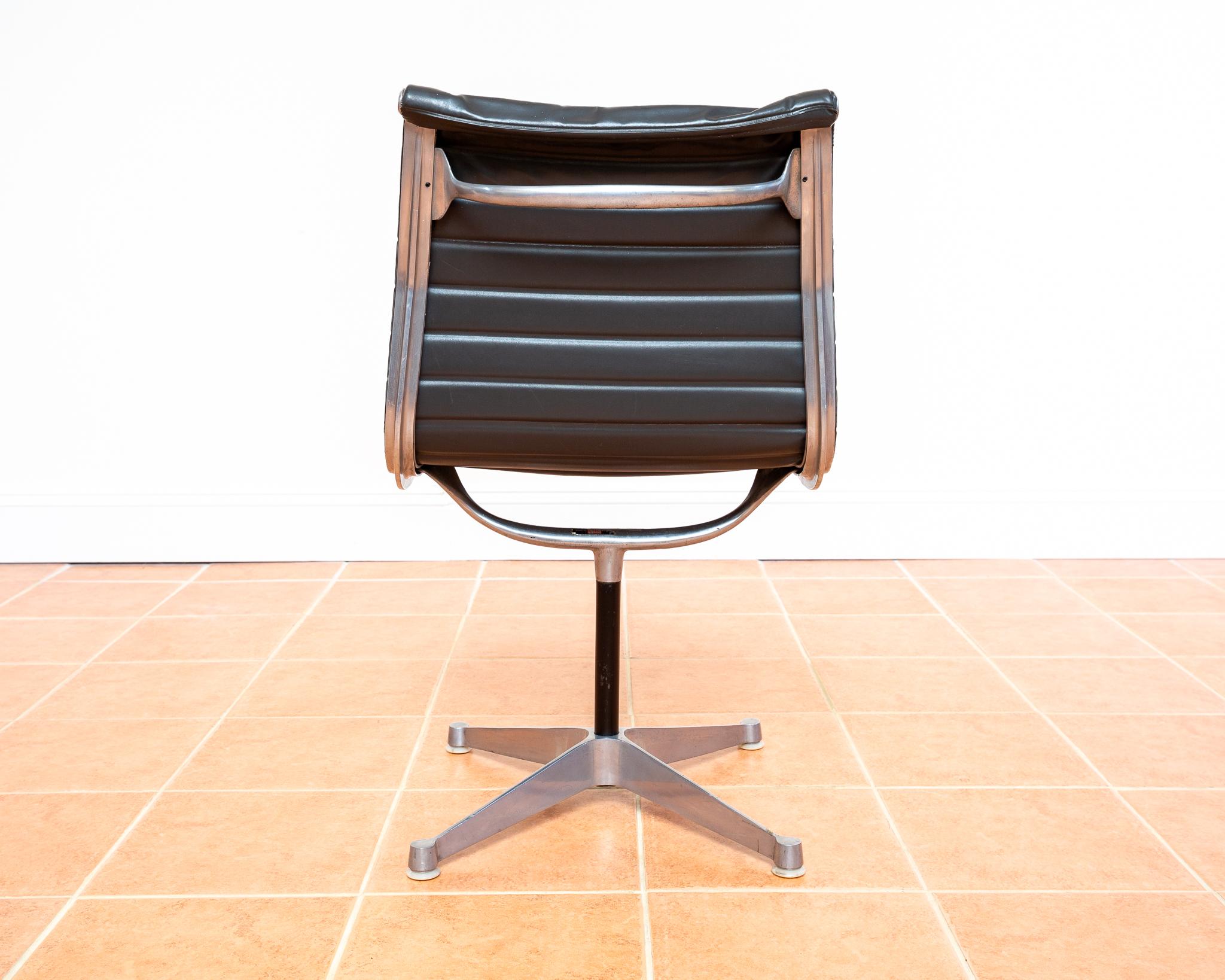 Rare Early 1960s Eames Chair No.680 1st Generation Herman Miller Hille EA101 MCM For Sale 9