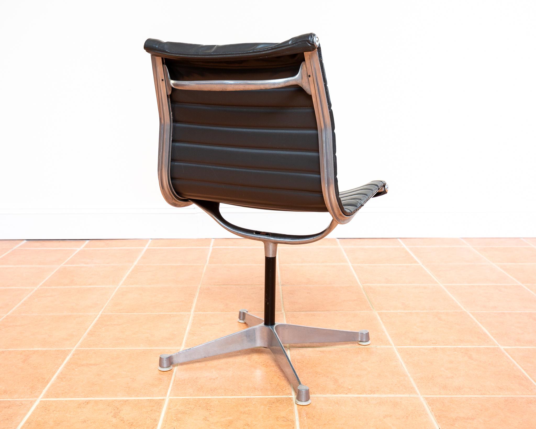 Mid-20th Century Rare Early 1960s Eames Chair No.680 1st Generation Herman Miller Hille EA101 MCM For Sale