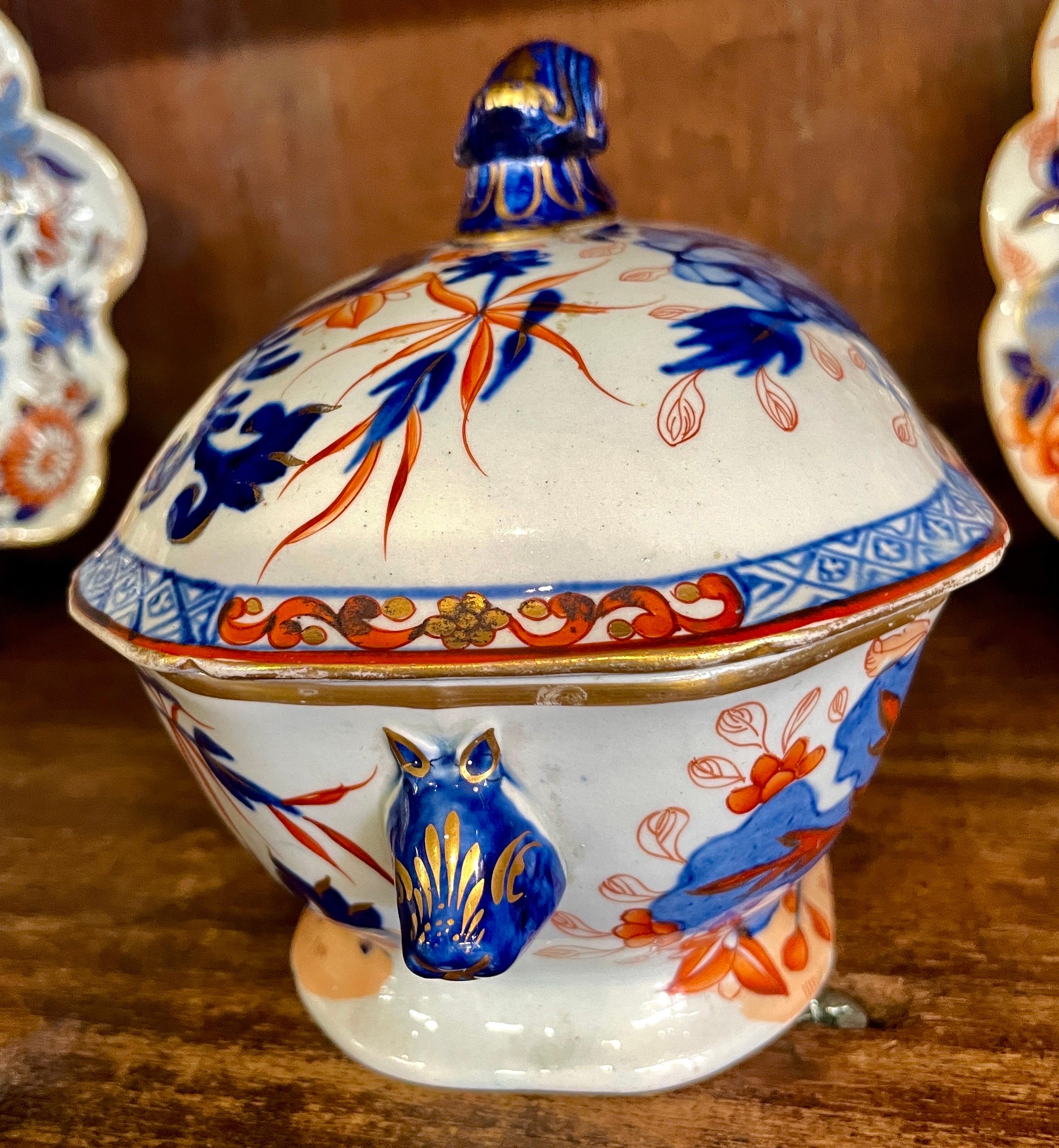 Seltene englische Mason's Ironstone „Oyster-Muster“ Imari-Soßenterrine aus dem frühen 19. Jahrhundert (Englisch) im Angebot