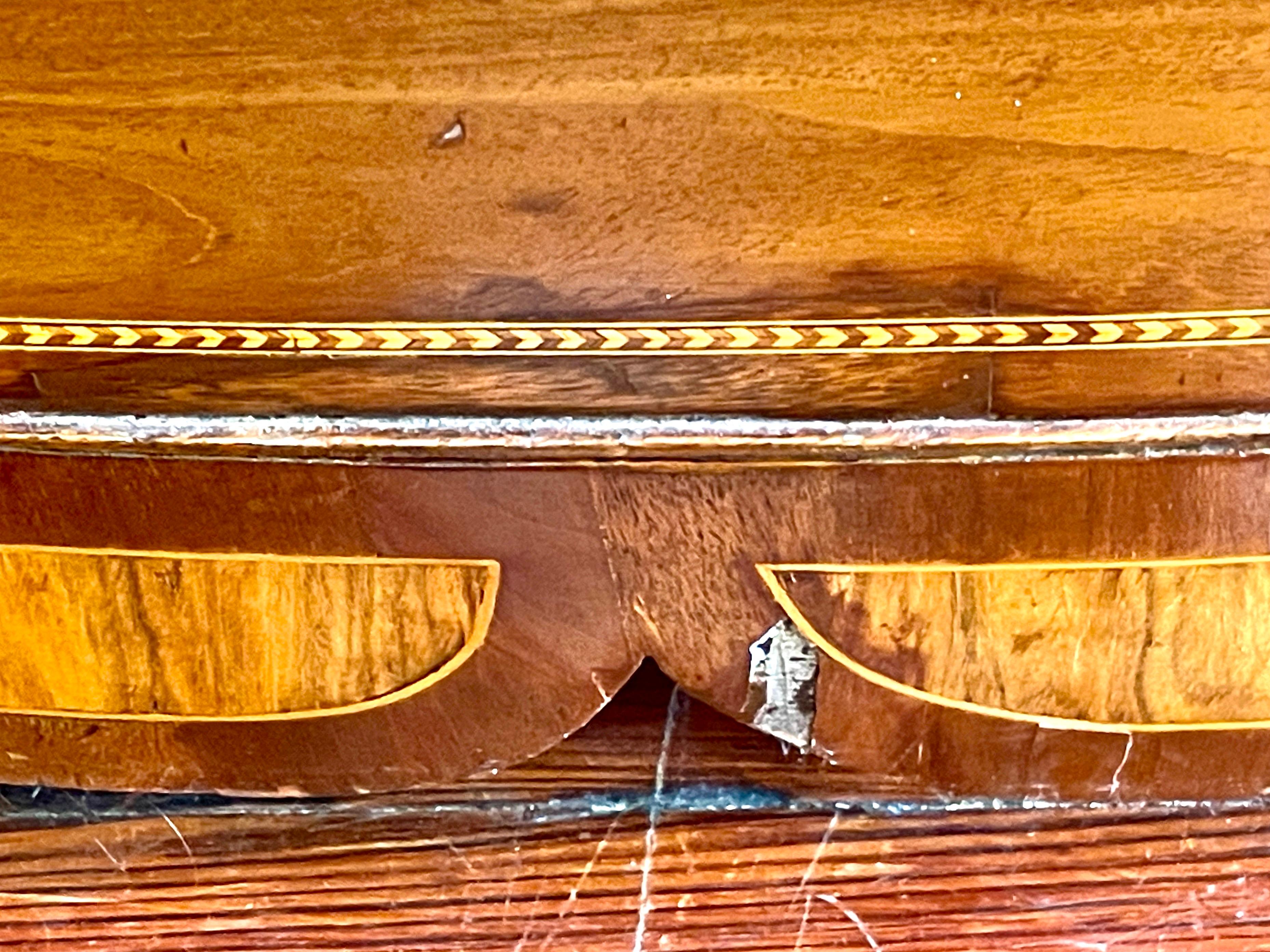 Rare early 19th century American Late Empire inlaid mahogany Bowfront Chest For Sale 1