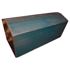 Rare Early 19th Century East Coast Canadiana Dovetailed Pine Chest