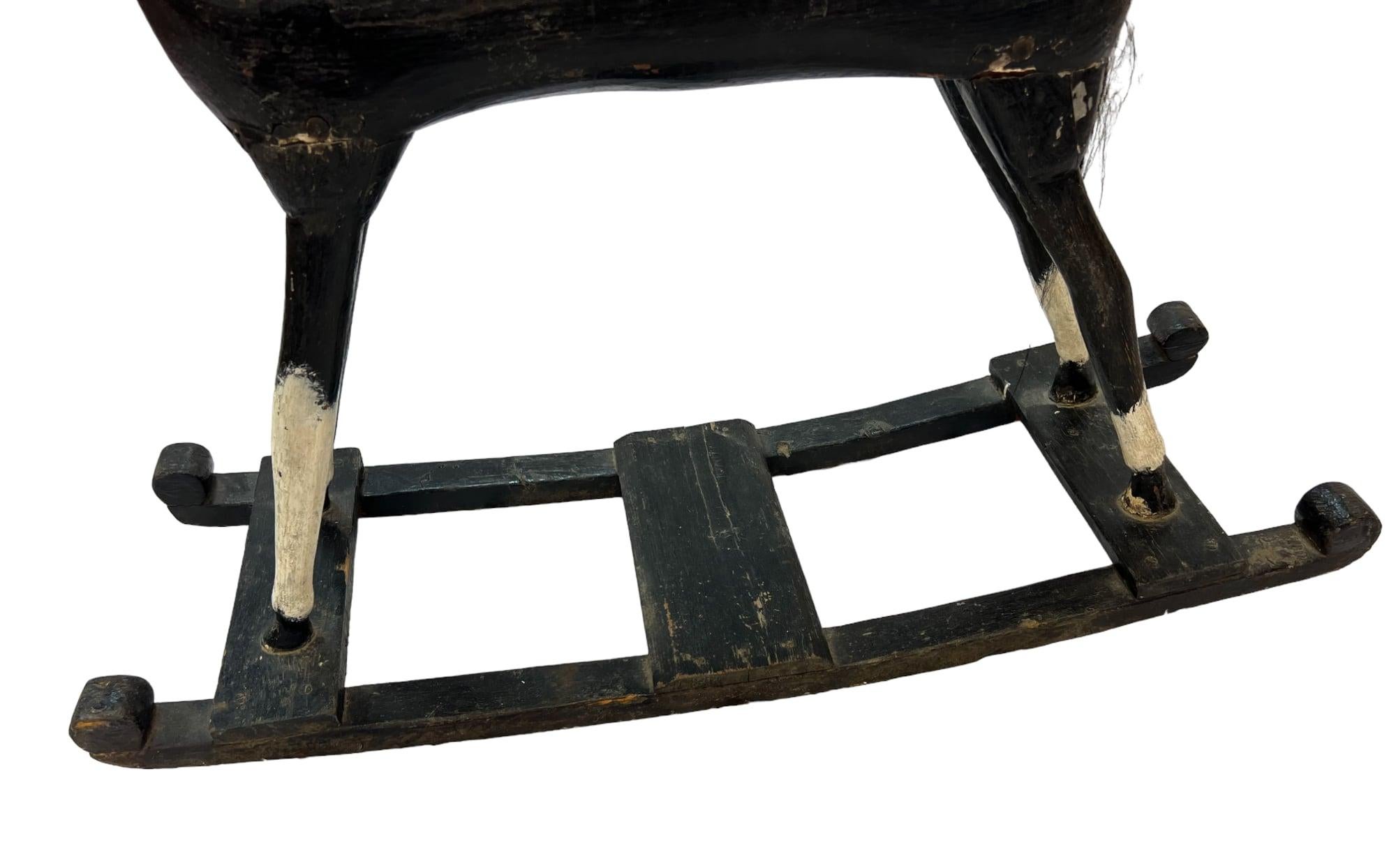 Rare cheval à bascule d'art populaire du début du 19e siècle - Authenticité et ancienneté en vente 4