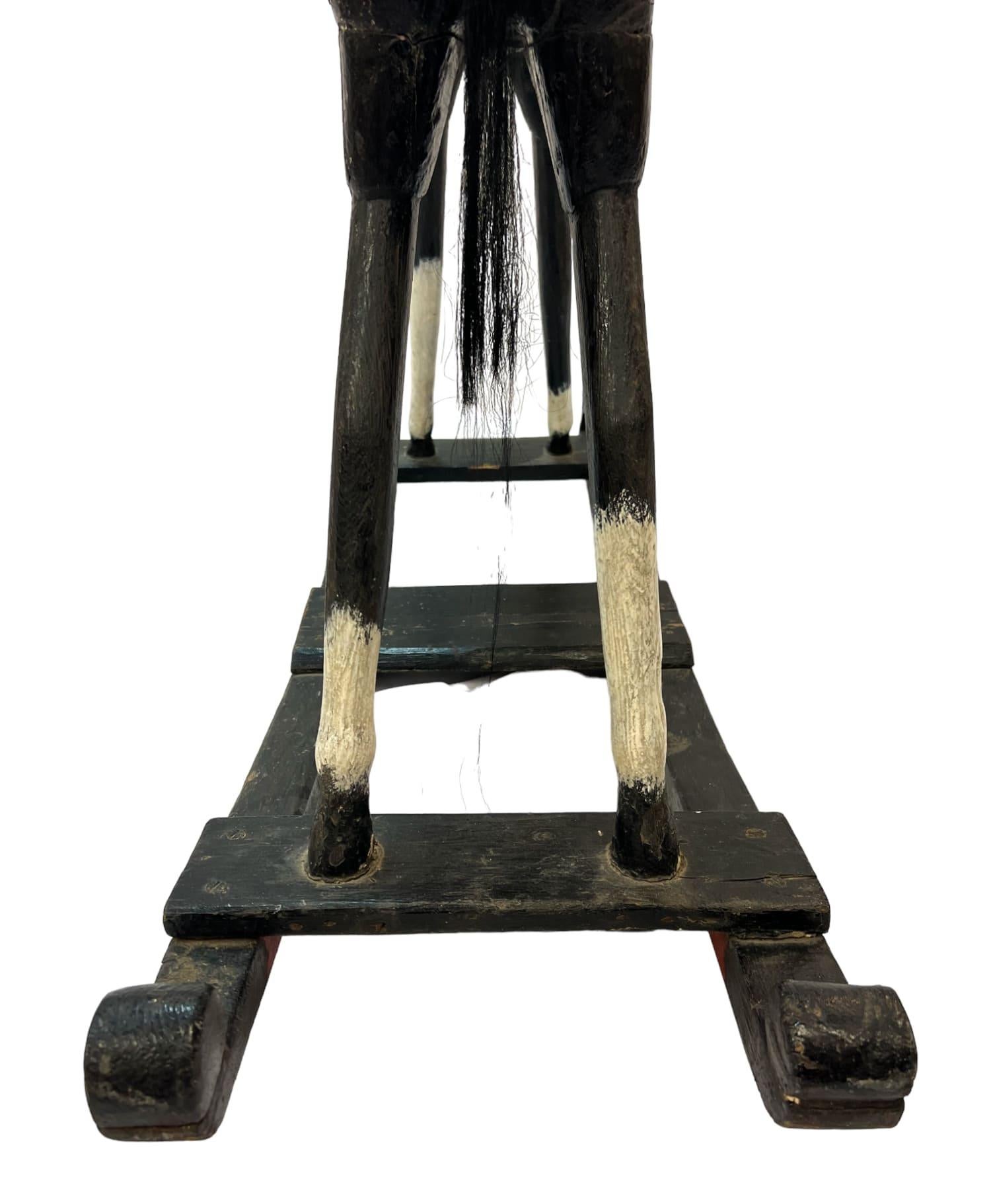 Rare cheval à bascule d'art populaire du début du 19e siècle - Authenticité et ancienneté en vente 8
