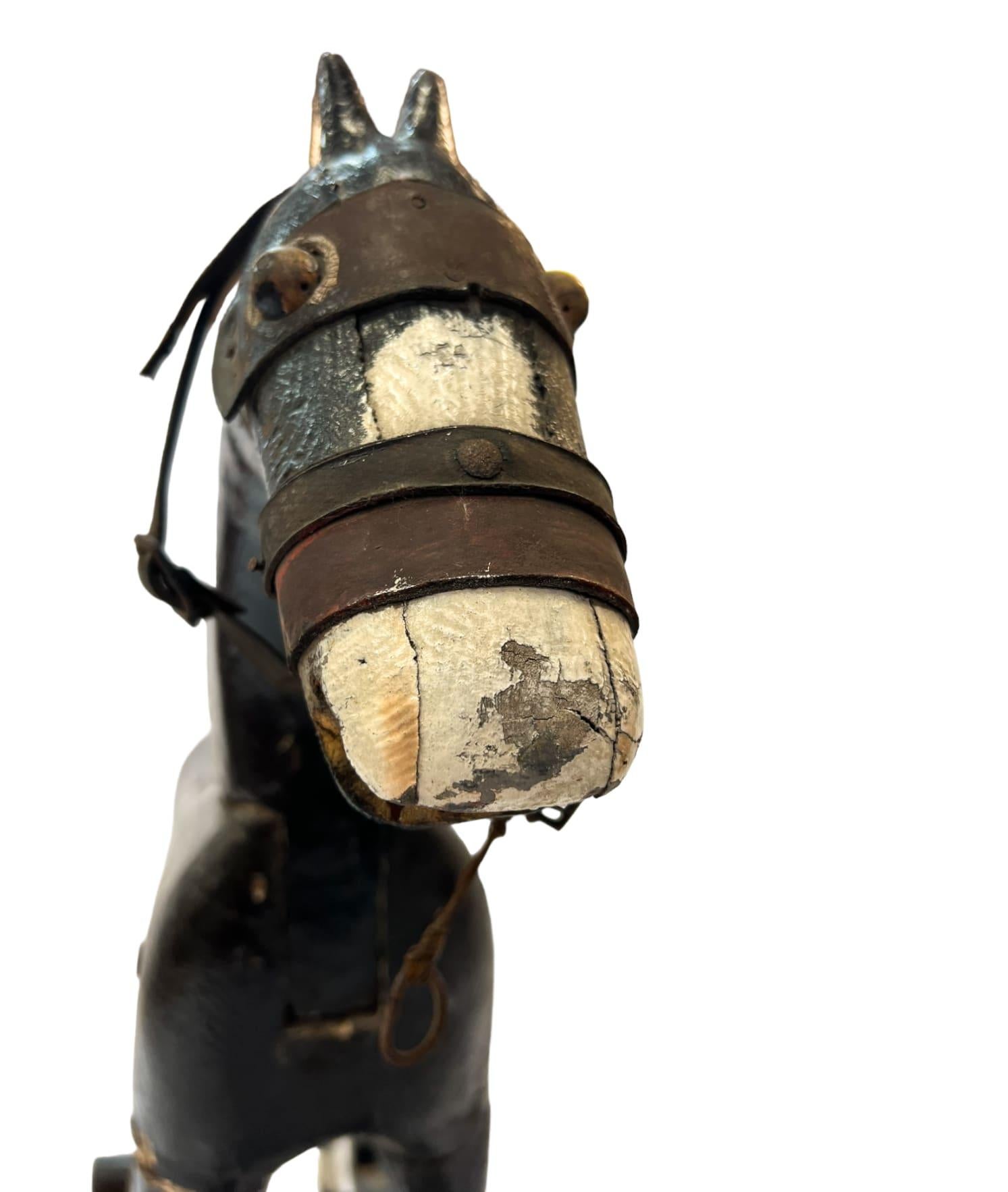 Américain Rare cheval à bascule d'art populaire du début du 19e siècle - Authenticité et ancienneté en vente